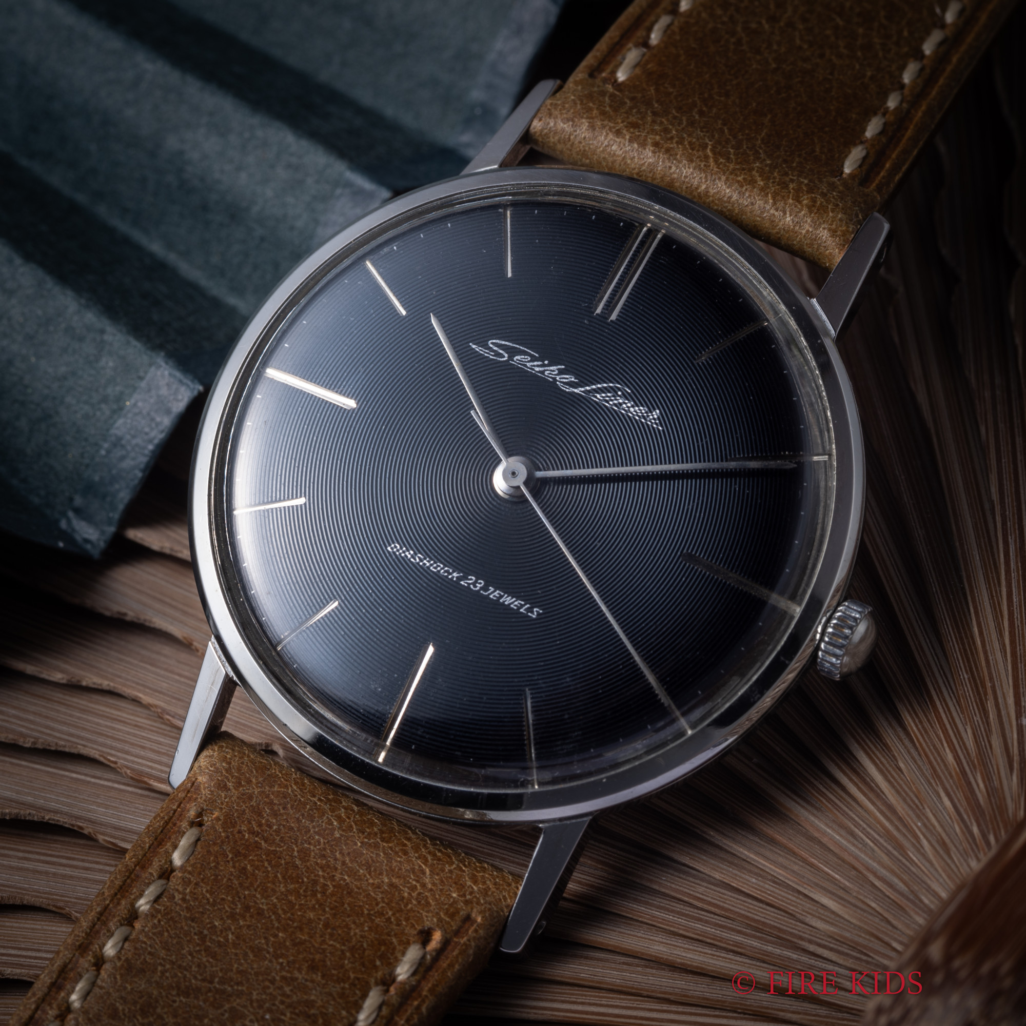 セイコー SEIKO ライナー ブラックレコード文字盤 1960年製 Ref.J14069 薄型手巻き Cal.3140 23石 シルバーレター