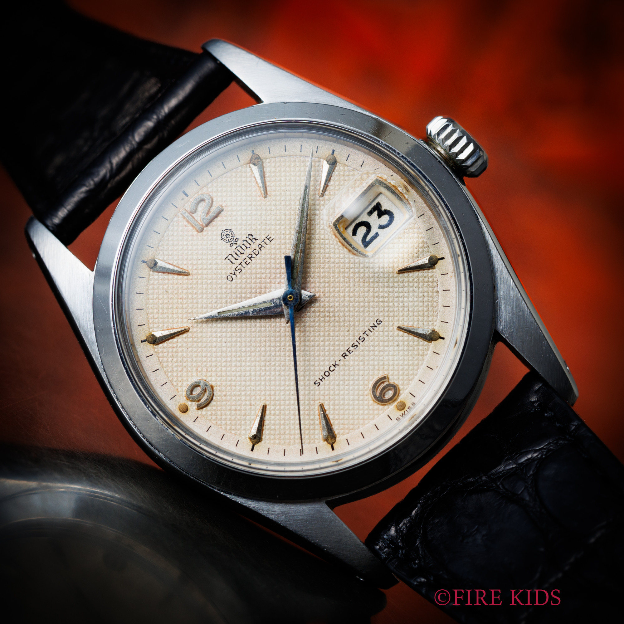 チューダー TUDOR 小バラ オイスターデイト 1950年代製 飛びアラビア ギョウシェ文字盤 手巻 赤黒カレンダー
