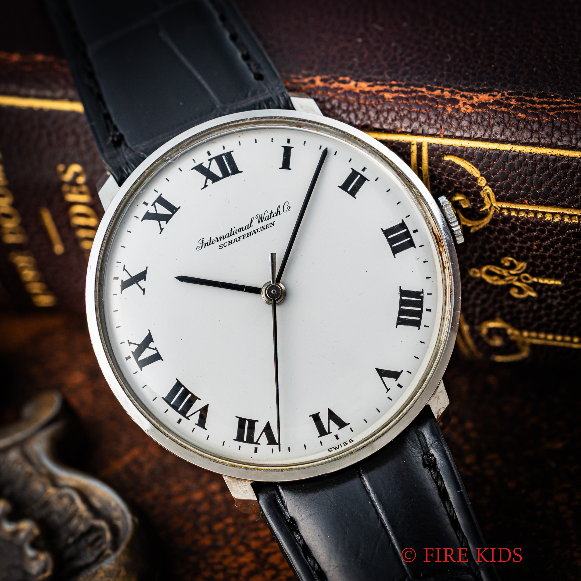 IWC ラウンド 1973年製 ホワイトローマン Cal.403 薄型手巻き 純正尾錠