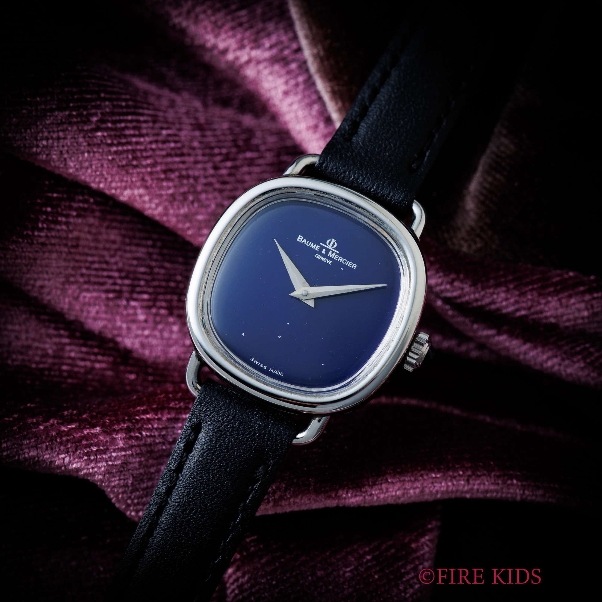 ボーム＆メルシエ BAUME&MERCIER オーバルケース 1970年代製 Ref.1801 手巻 ミッドナイトブルー文字盤