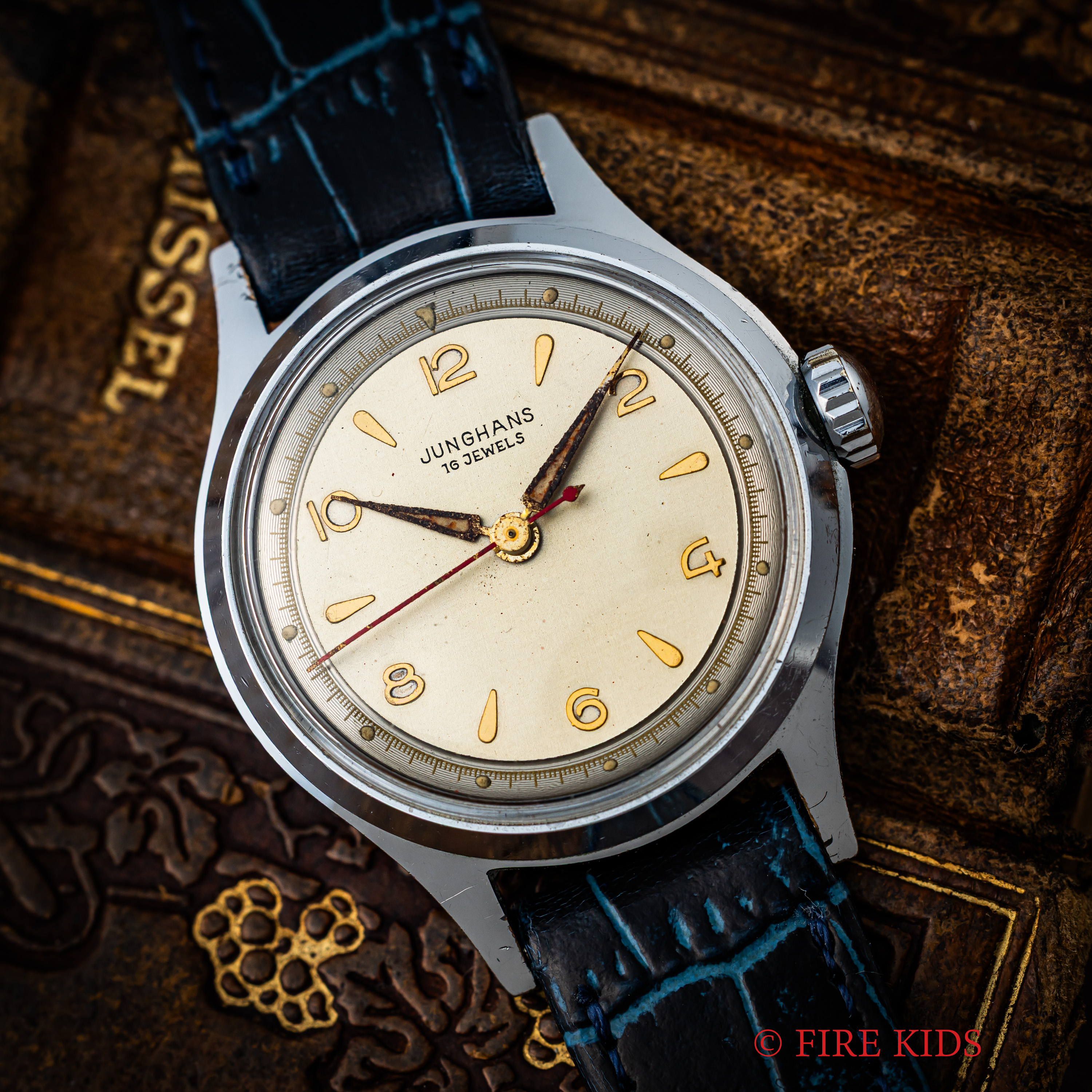 ユンハンス JUNGHANS ラウンドケース 1950年代製 手巻き センターセコンド 飛びアラビア数字インデックス