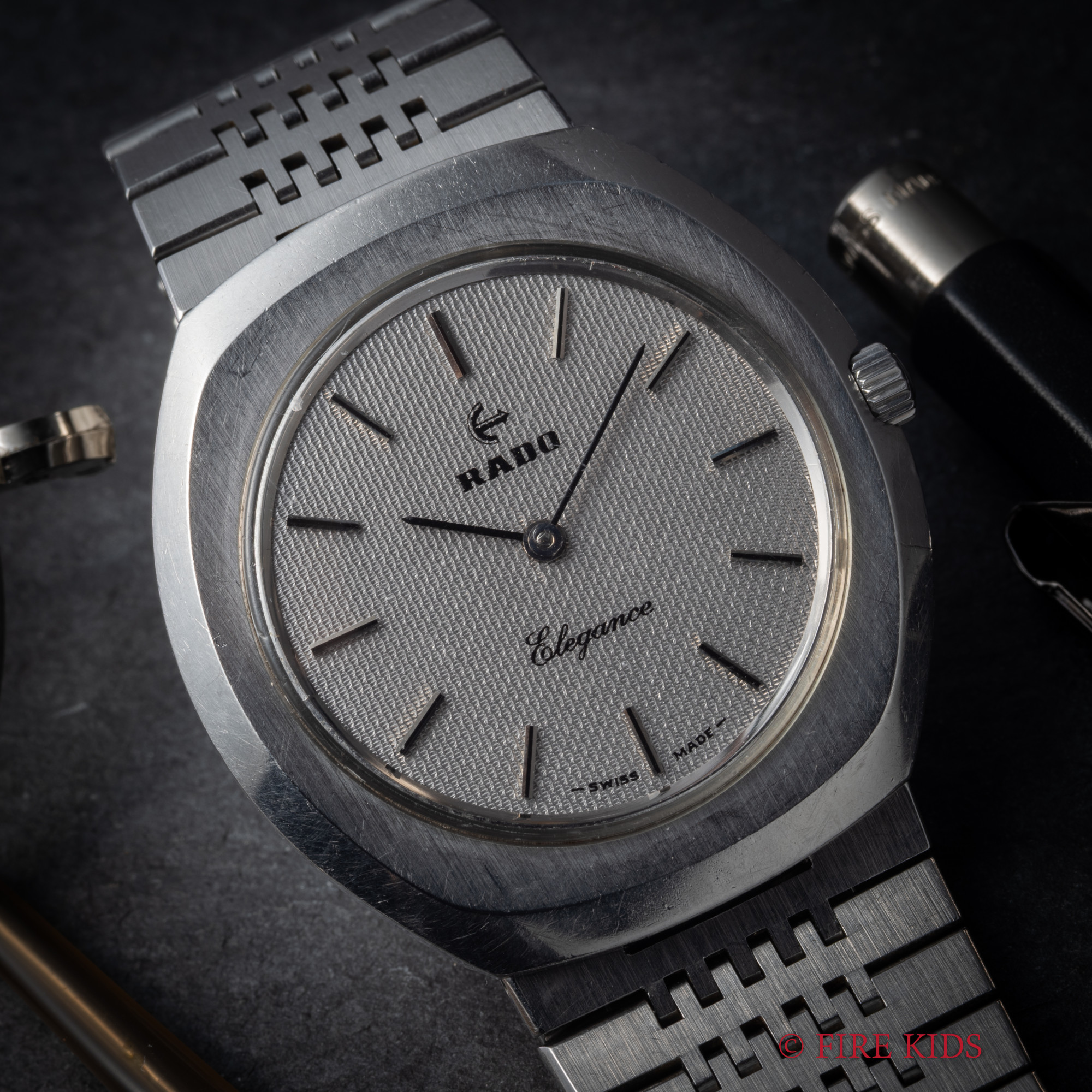 ラドー RADO エレガンス 1970年代 Ref.396-300S 4 ギョーシェ文字盤 薄型手巻き Cal.505 純正ステンブレス クッションケース