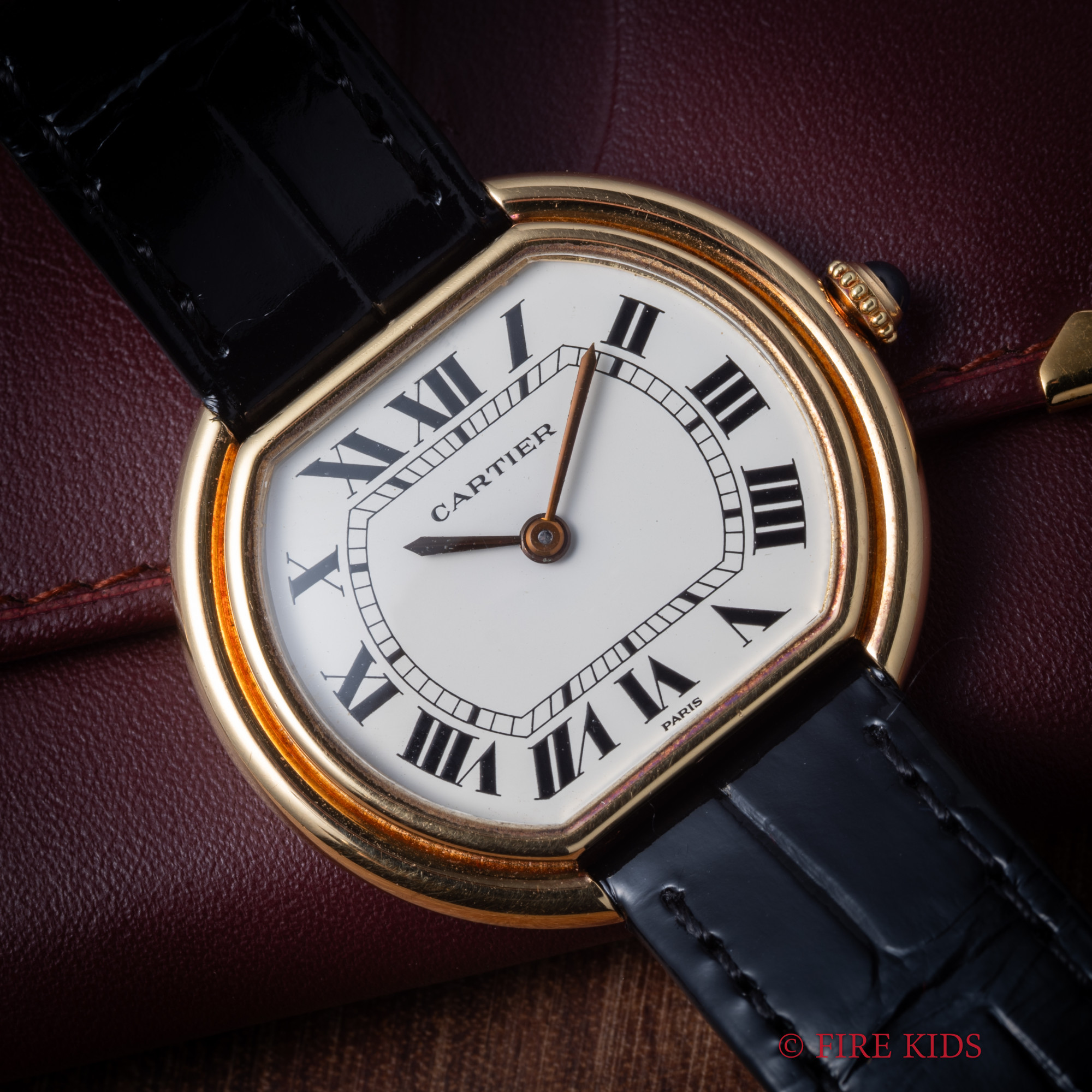 カルティエ CARTIER エリプス18金無垢 LMサイズ 1970年代製 Ref.78091 PARISダイヤル 手巻き Cal.2512 ソフトケース、ショッパー、純正革ベルト、純正Dバックル