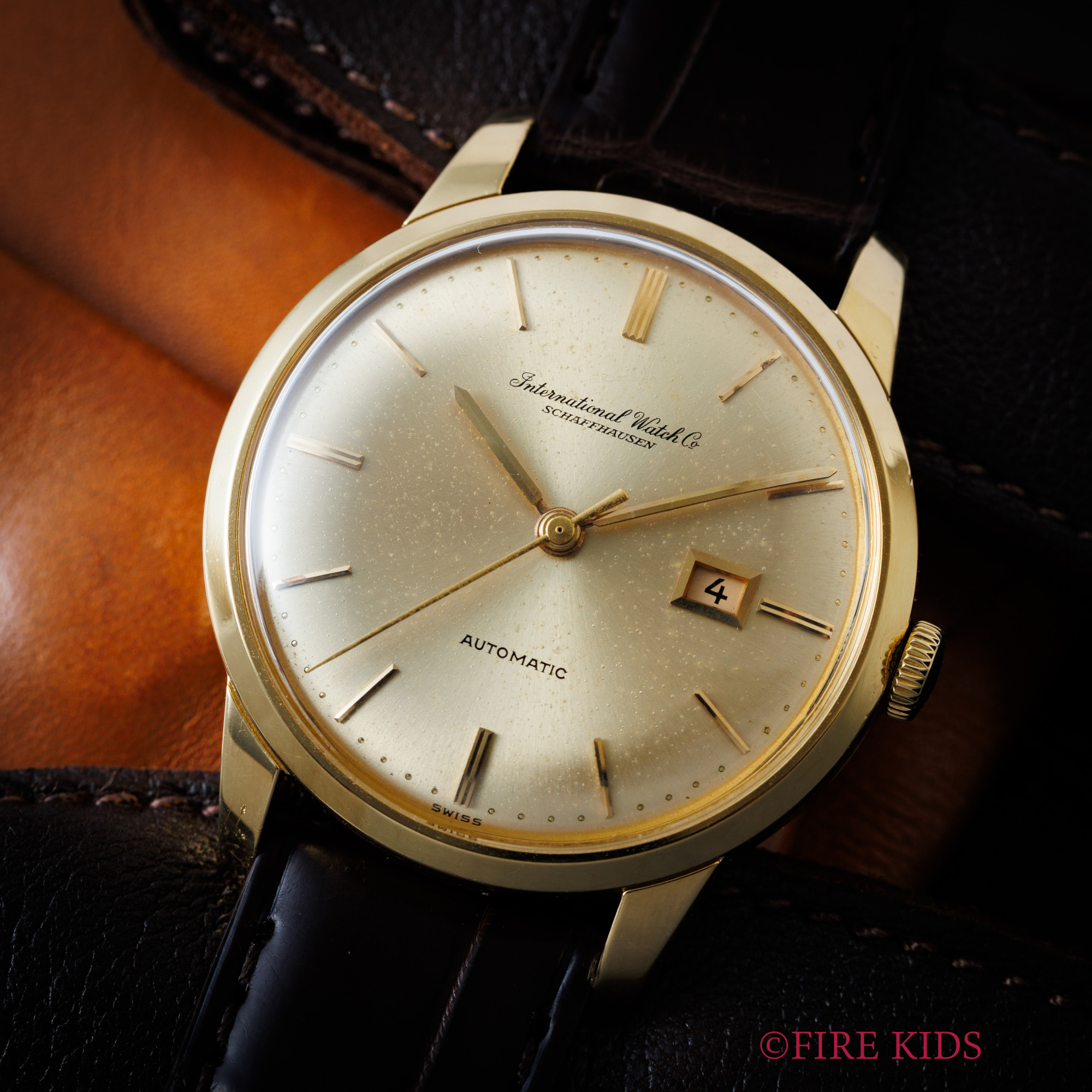 IWC ラウンドケース 18金無垢ケース 1963年製 Ref.R348 13A ペラトン式自動巻き Cal.8531 寄り目デイト