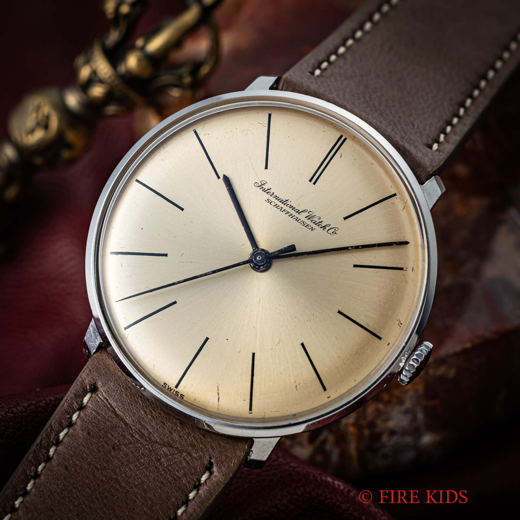 IWC 1961年製 ラウンドケース パティーナダイヤル 手巻 Cal.401 オールドインター