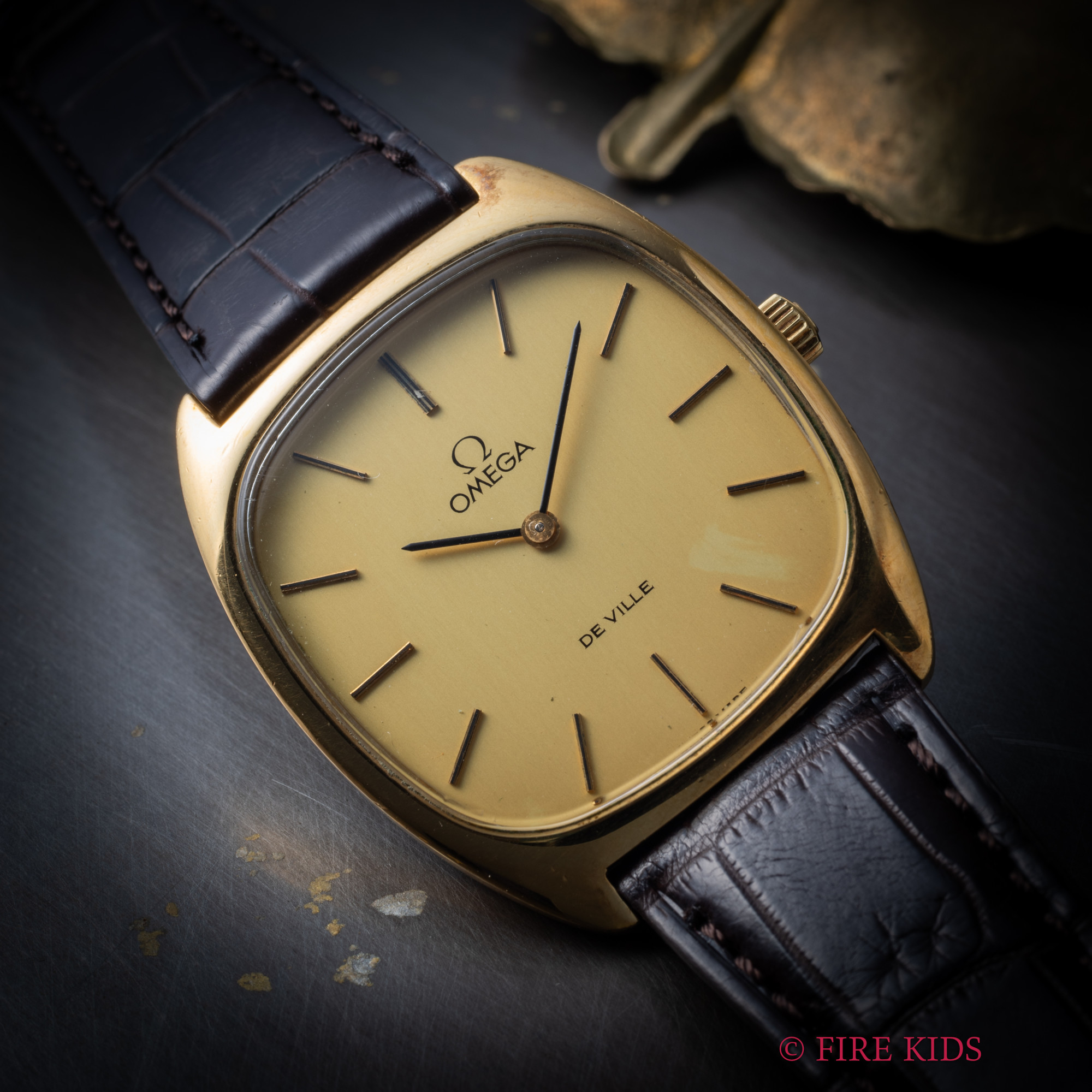 オメガ OMEGA デ・ヴィル 1978年製 Ref.111.0139 トノー型ケース トップゴールドケース シャンパン文字盤手巻き 薄型ドレス 純正尾錠