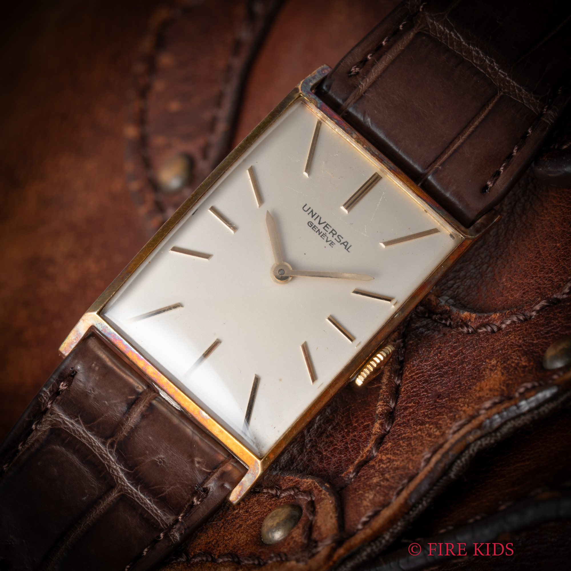 ユニバーサル・ジュネーブ UNIVERSAL GENÈVE レクタンギュラー 金張り 1958年製 Ref.48806 1 手巻き Cal.800 純正尾錠 裏シール残り