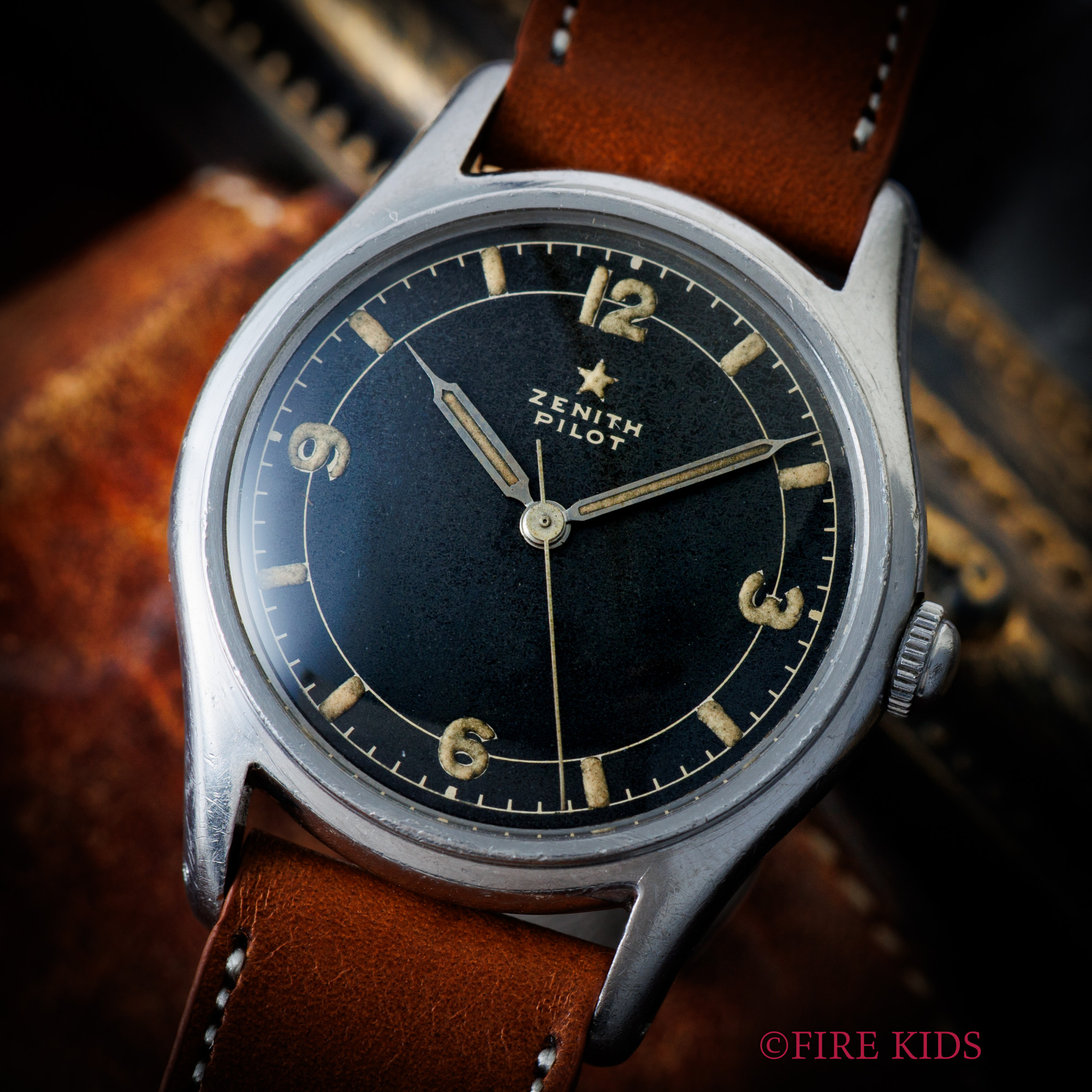 ゼニス 1940年代製 パイロット 32mmケース 手巻き ブラックダイヤル cal.12-4-P-50