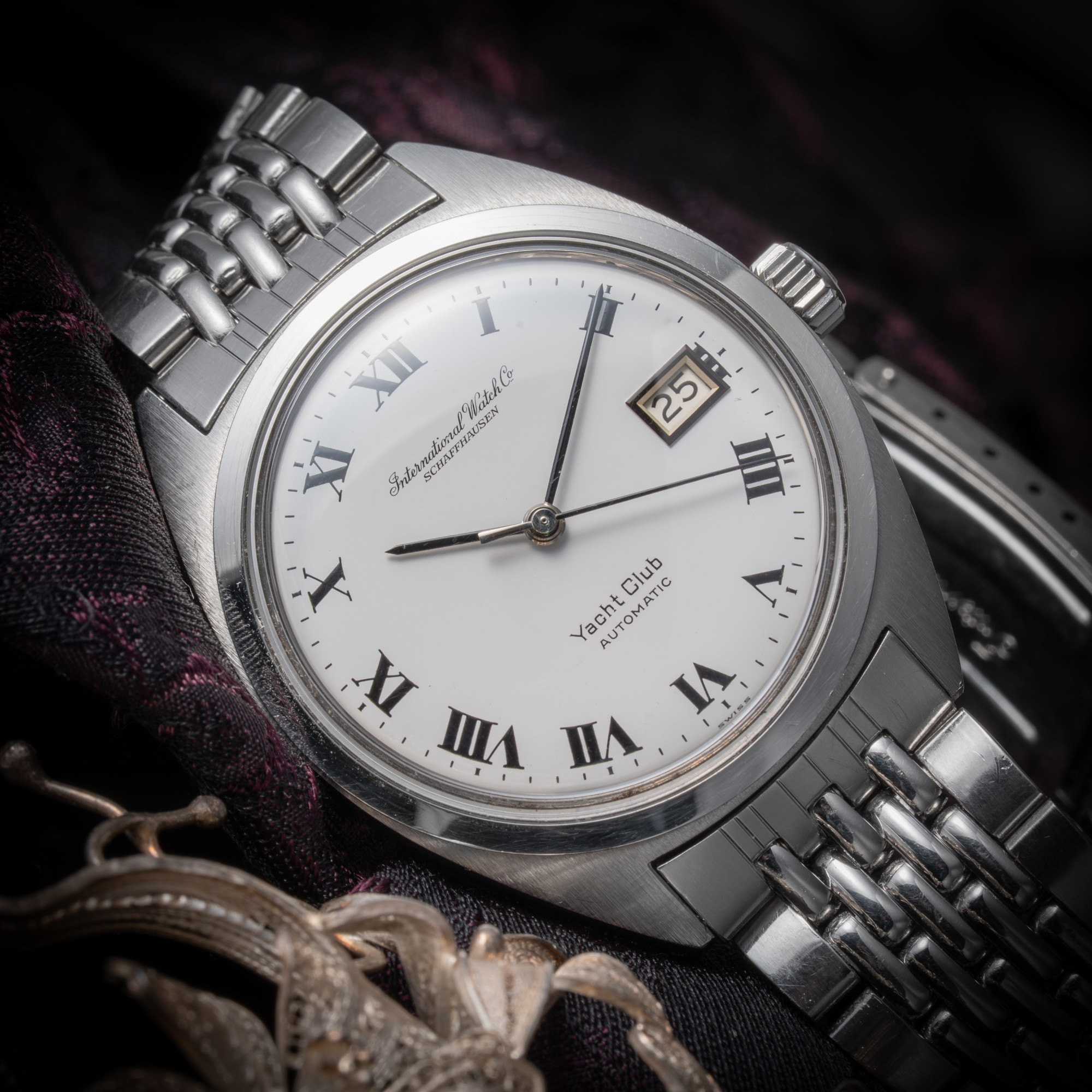 IWC ヨットクラブ ホワイトローマン 1973年製 お魚リューズ Cal.8541B ペラトン式自動巻き 純正ゲイフレアーブレス