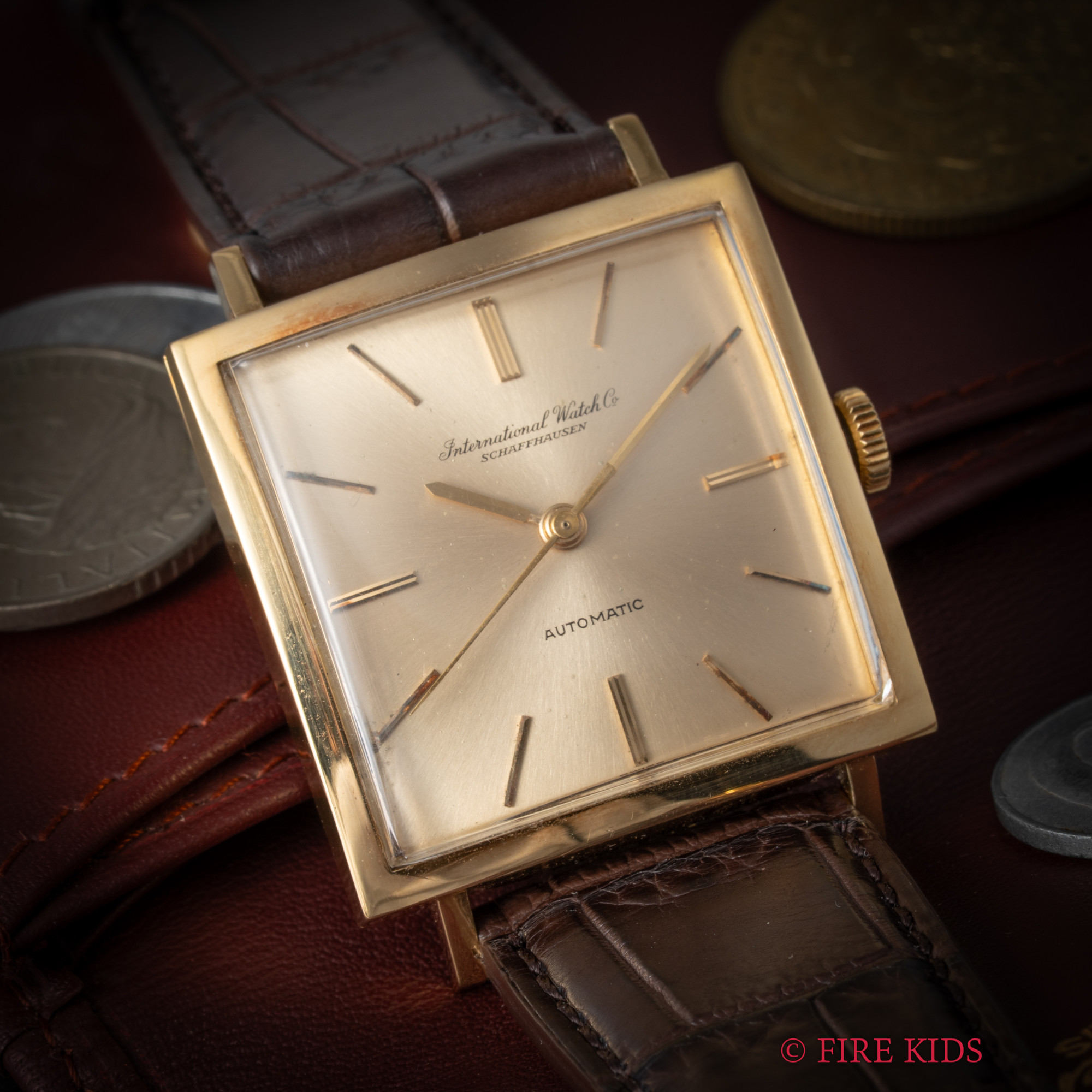 IWC スクエアケース 18金無垢 1970年製 Ref.R1160A オートマチック Cal.854B