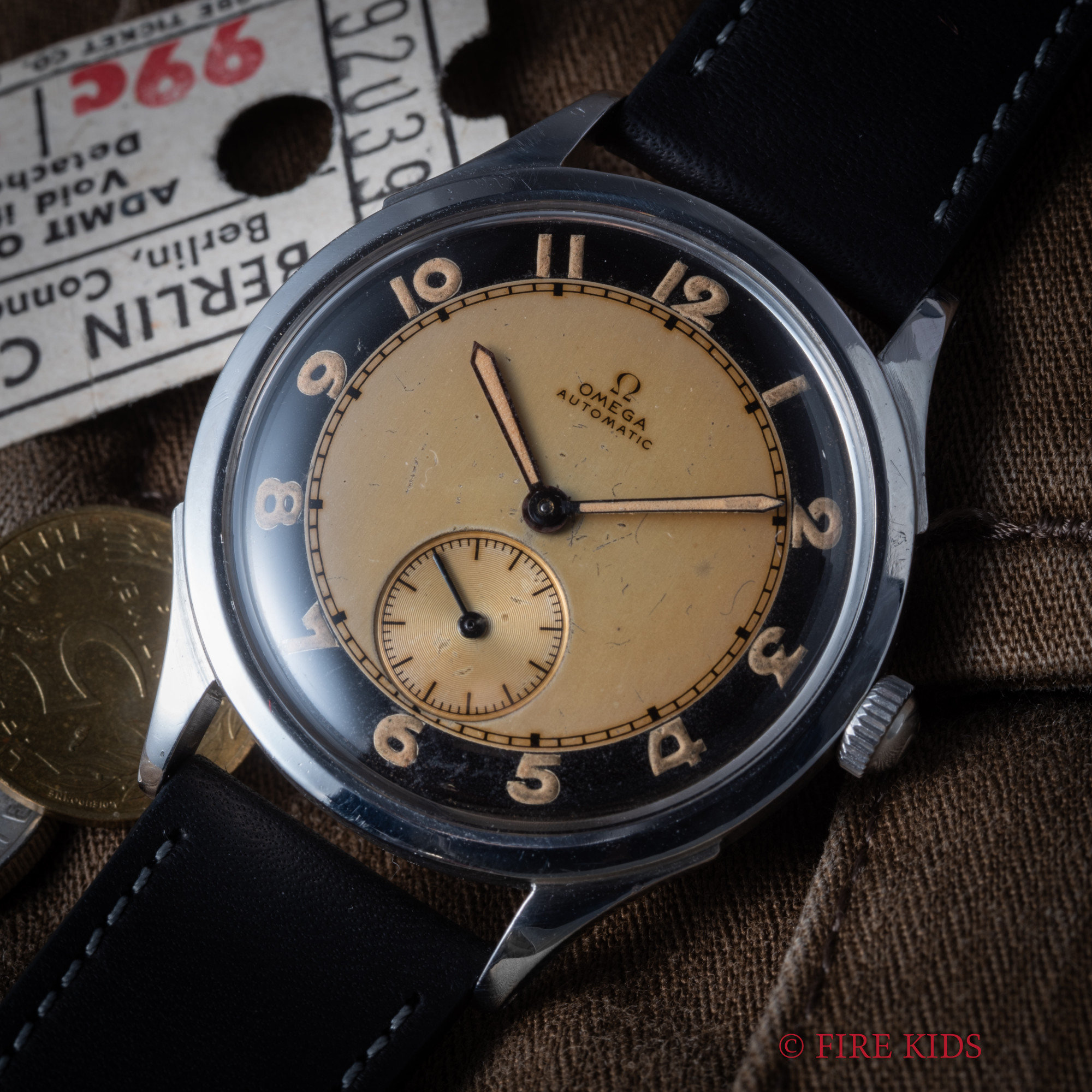 オメガ 1944年製 ツートンアラビアダイヤル パティーナ Ref.2374 バンパー式自動巻 スモセコ Cal.30.10R.A.PC