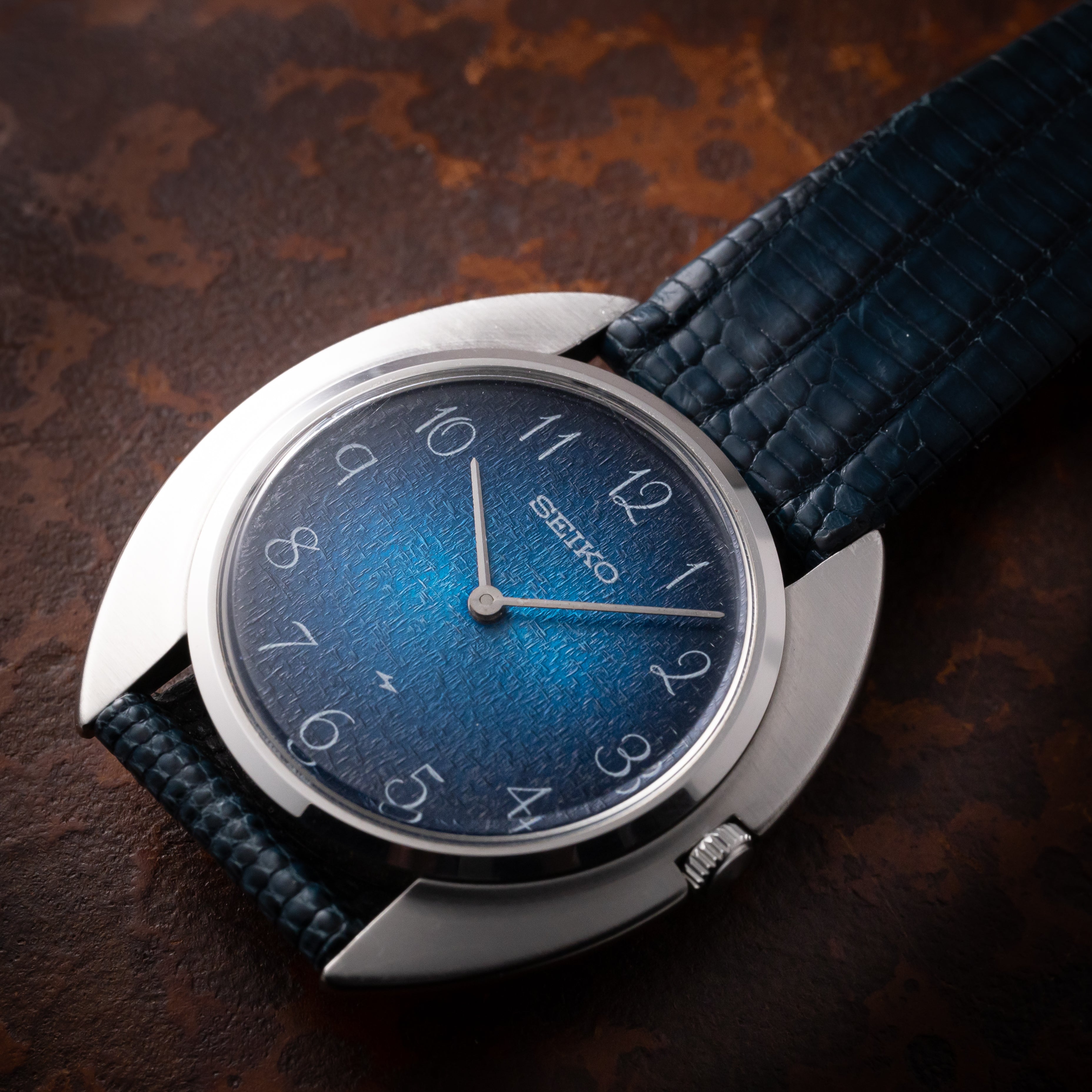 セイコー シャリオ 1974年製 薄型手巻き式 ブルーダイヤル