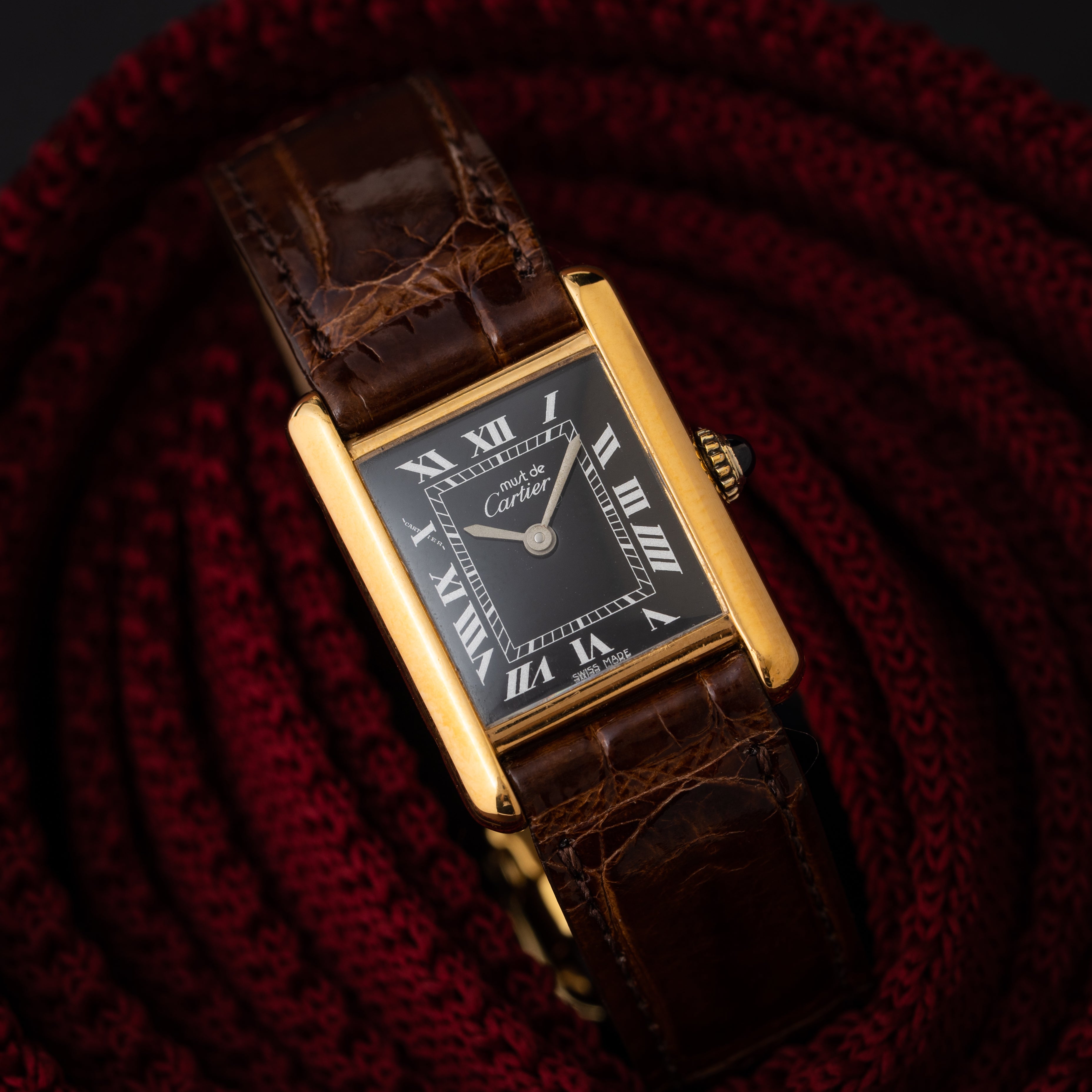 カルティエ マストタンク 1980年代製 ブラックローマンダイヤル 純正バックル付き