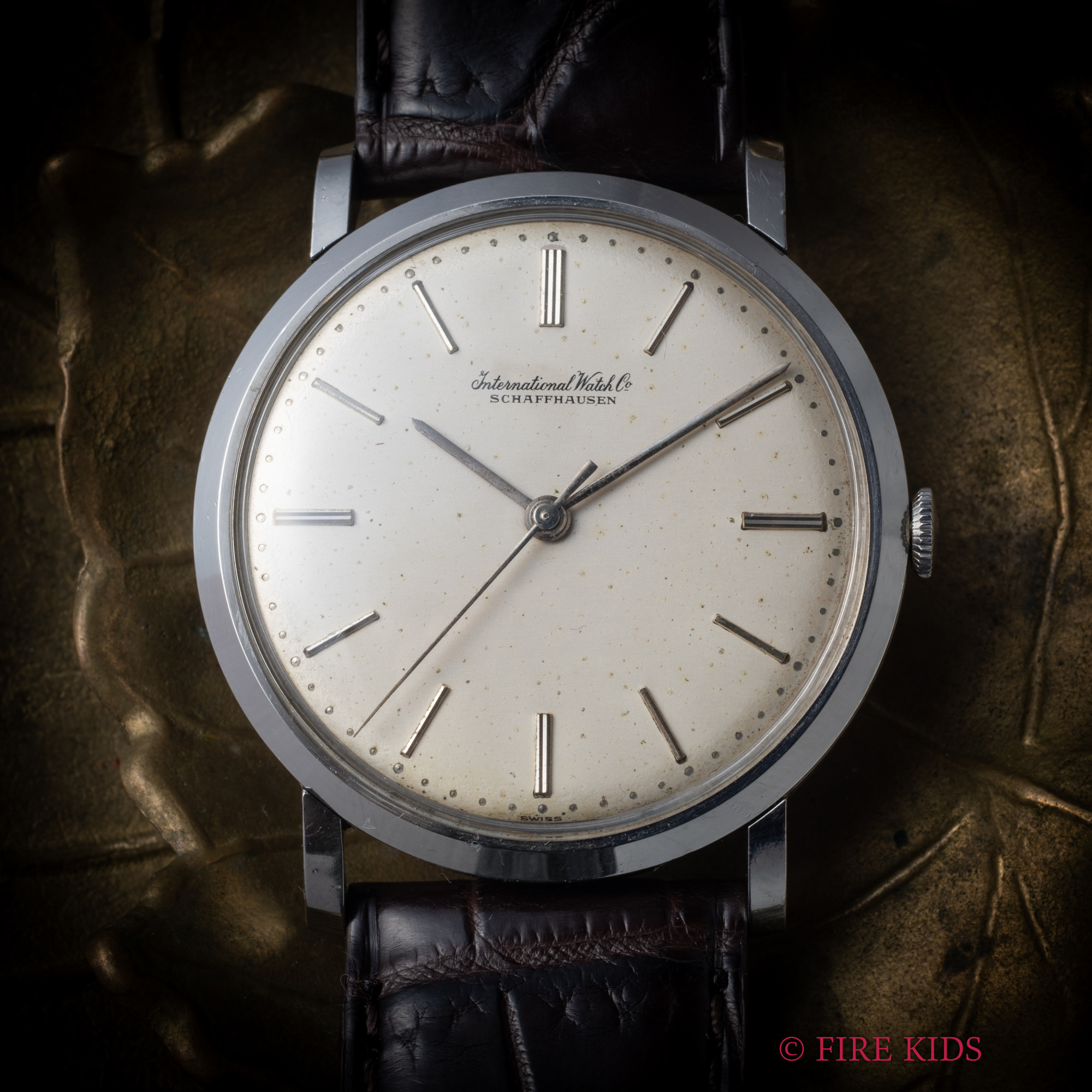 IWC 36mmビッグケース 1957年製 Cal.401 手巻き オールドインター