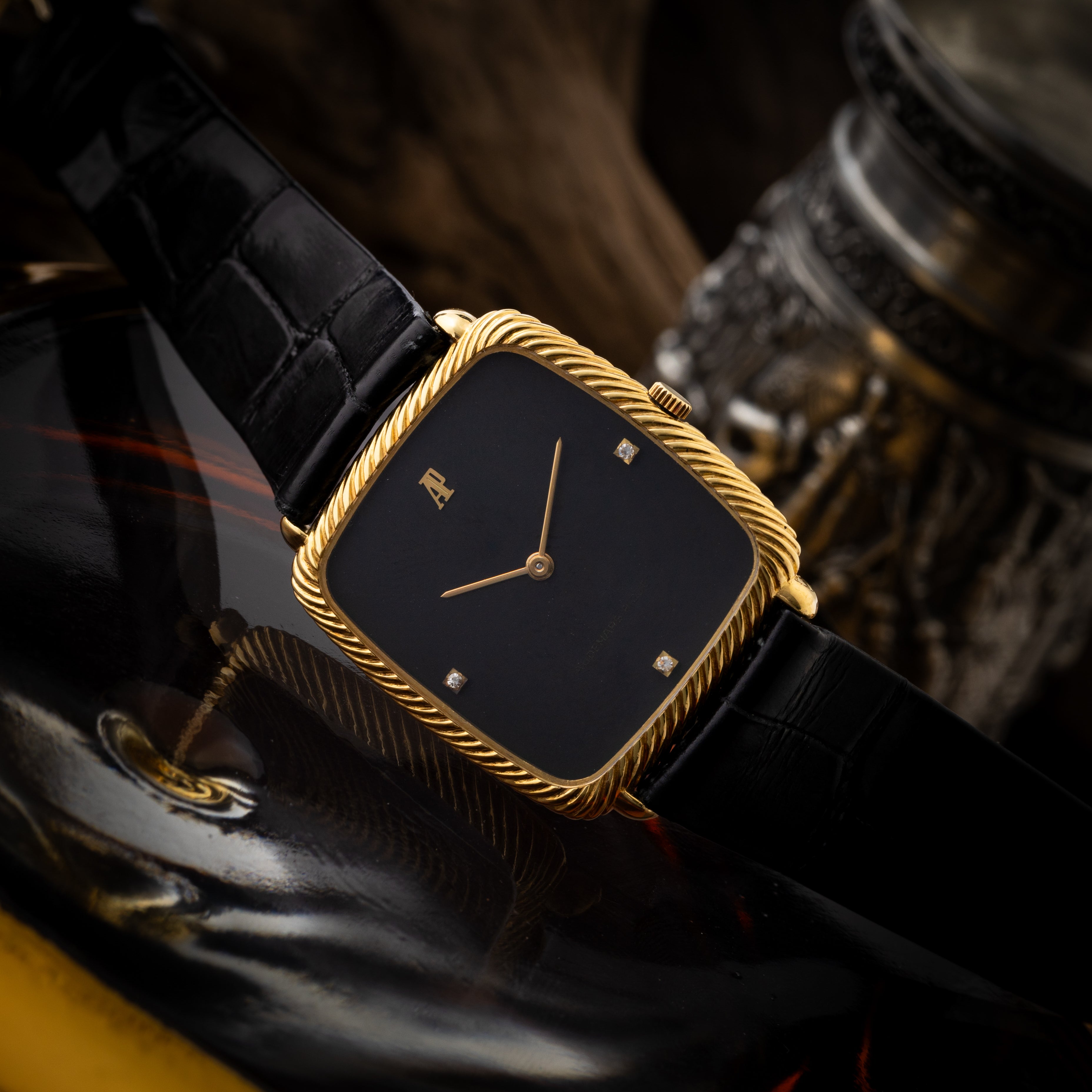 オーデマ・ピゲ ウルトラスリム ブラックダイヤル ダイヤインデックス 1970年代製 18金無垢スクエアケース Cal.2090