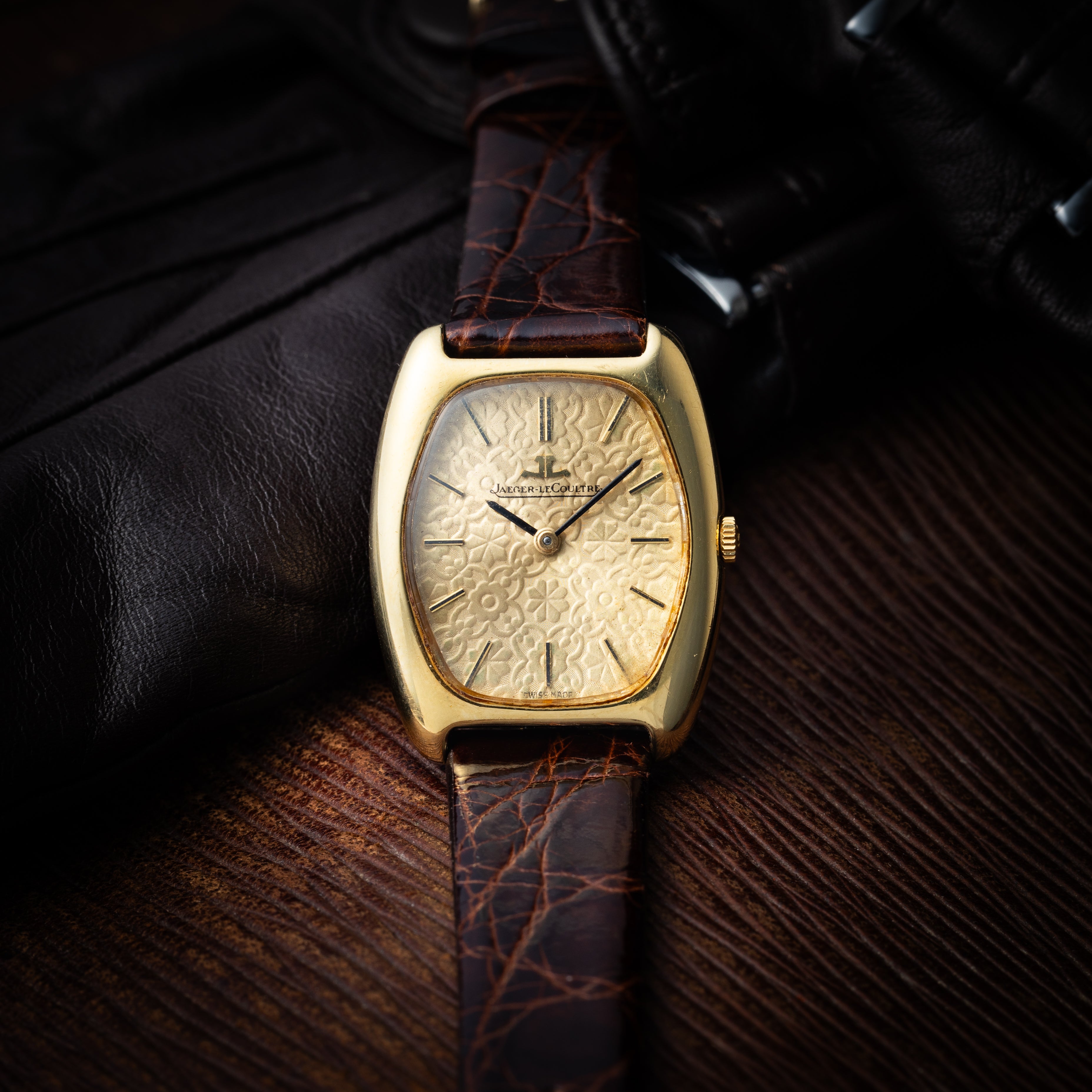 ジャガールクルト 18金無垢 エンボスダイヤル 1970年代 トノー型 手巻き