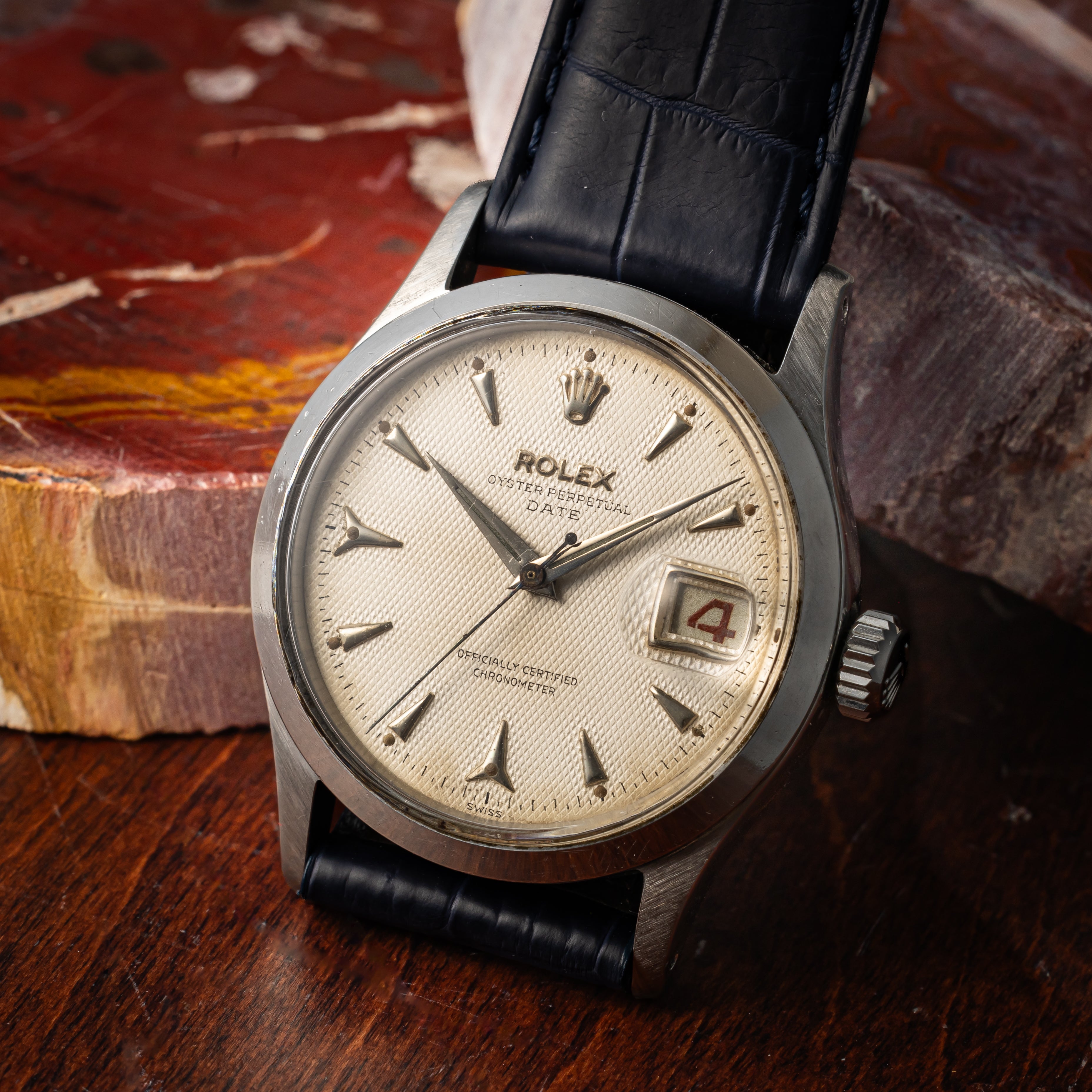 ロレックス オイスター パーペチュアル デイト 1954年製 Ref.6518 ギョーシェダイヤル 赤黒カレンダー リダン