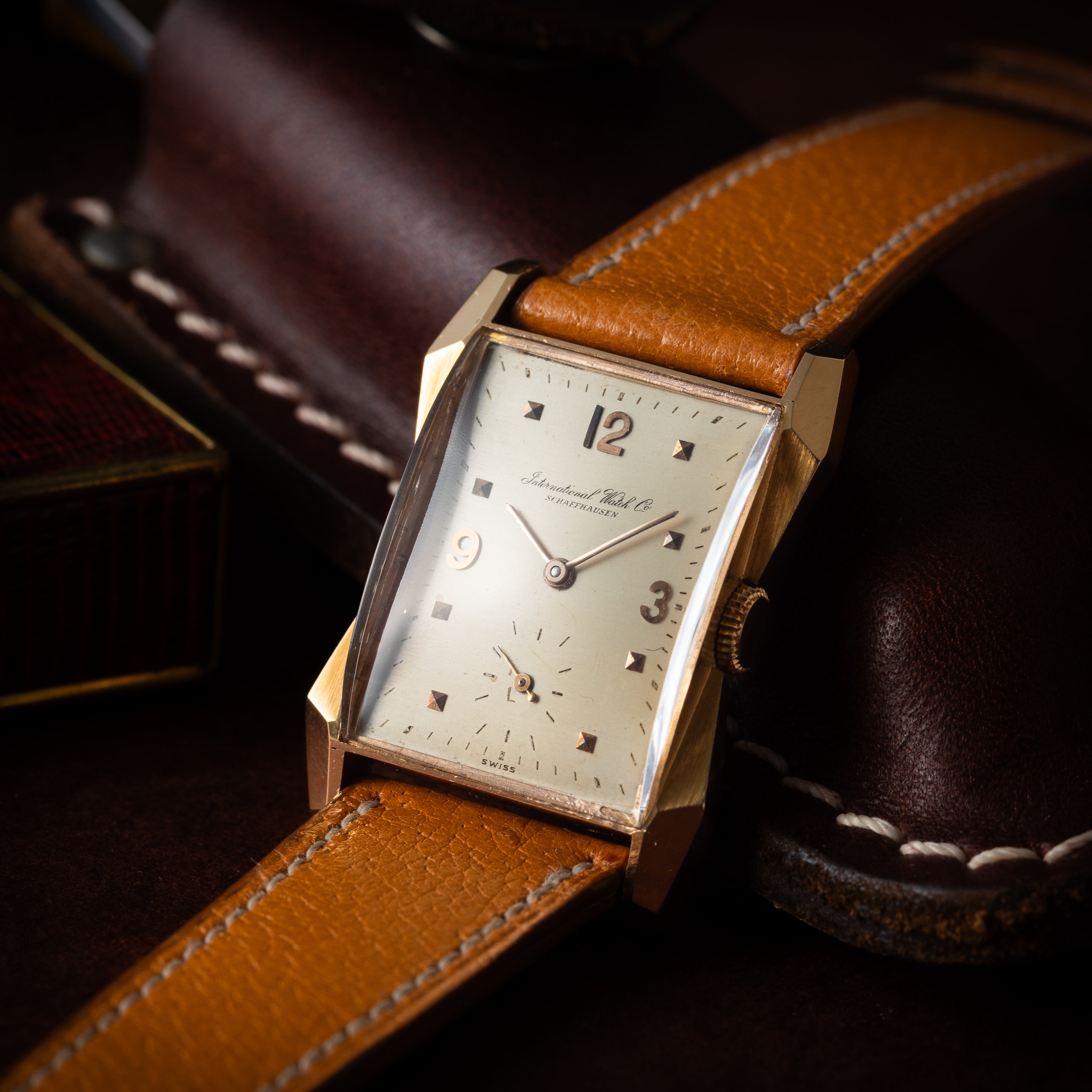 IWC レクタンギュラー 1945年製 18Kピンクゴールド製 箱、広告コピー付き