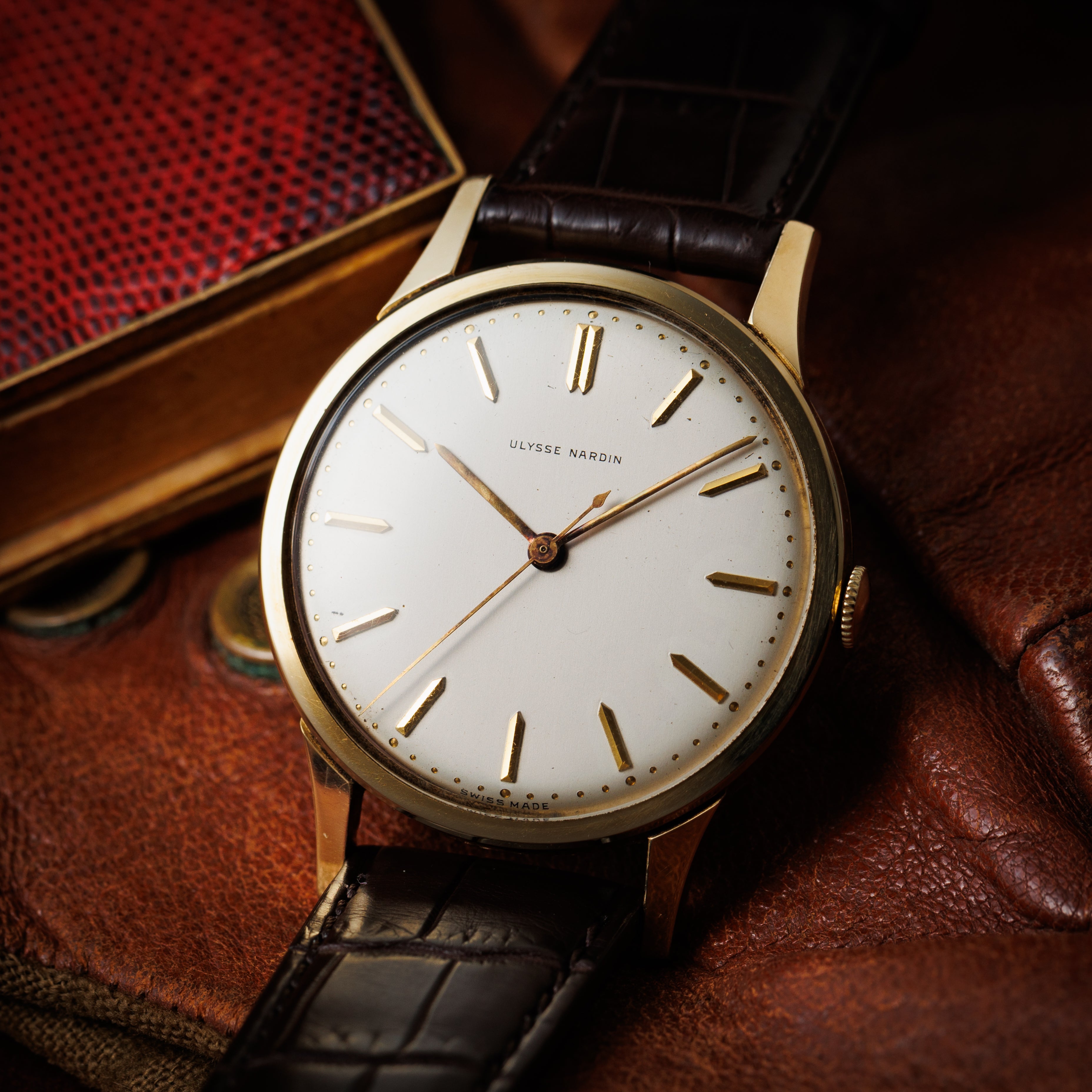 ユリスナルダン ラウンドケース 1960年代製 18金イエローゴールド