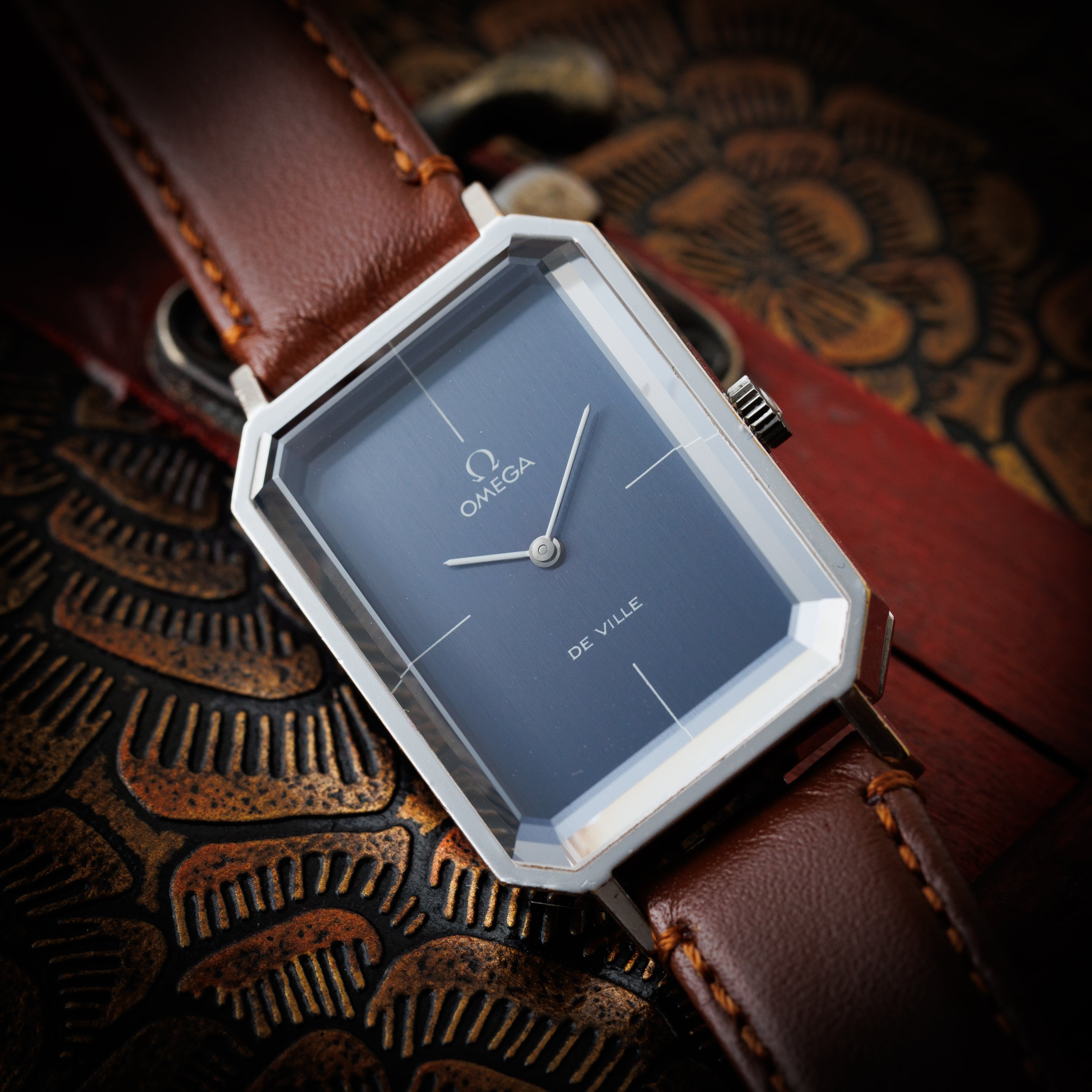 オメガ デ・ヴィル 角型 ブルーダイヤル 1972年製 手巻き カットガラス