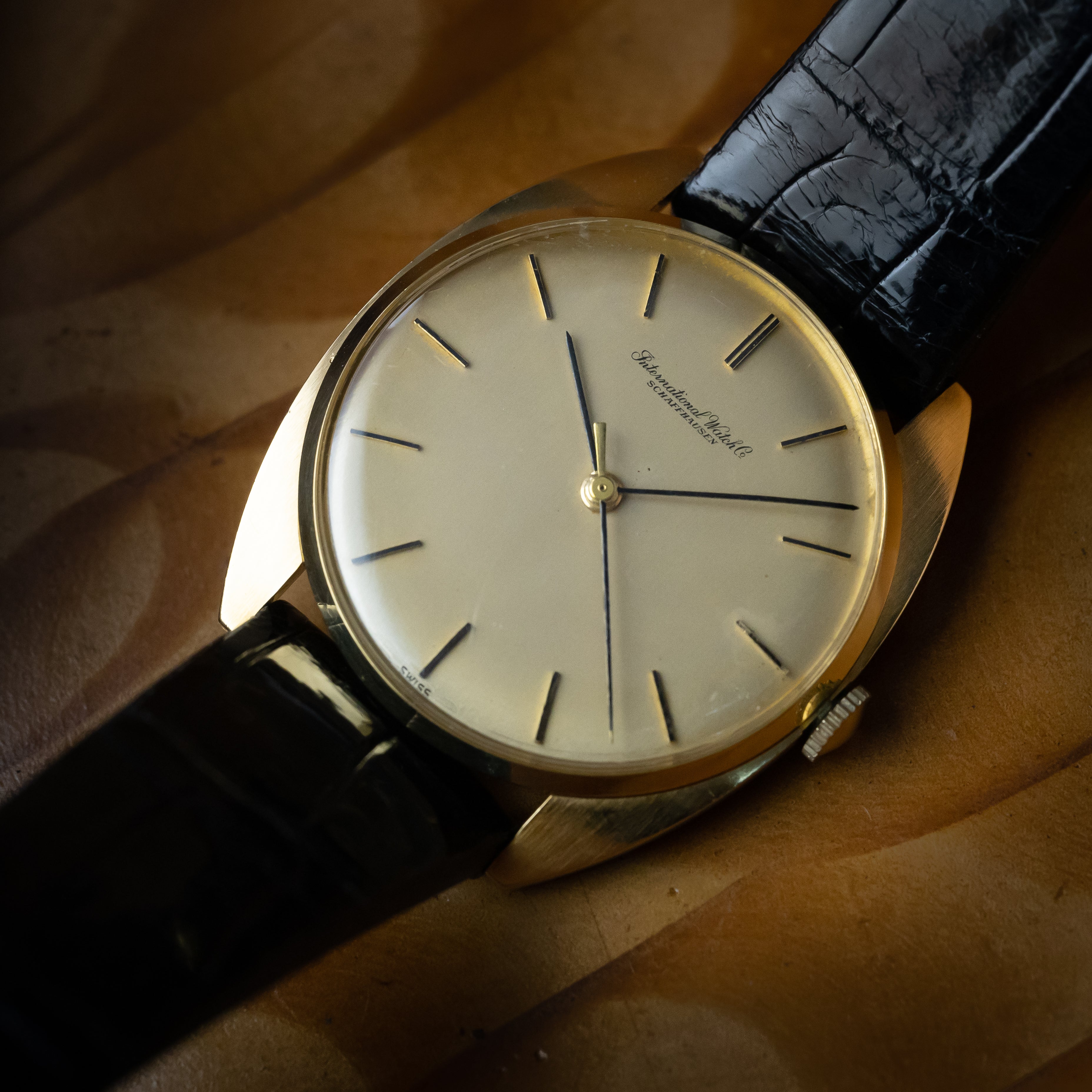 IWC 18金無垢ケース 1967年製 Cal.402 手巻き式 オリジナルダイヤル