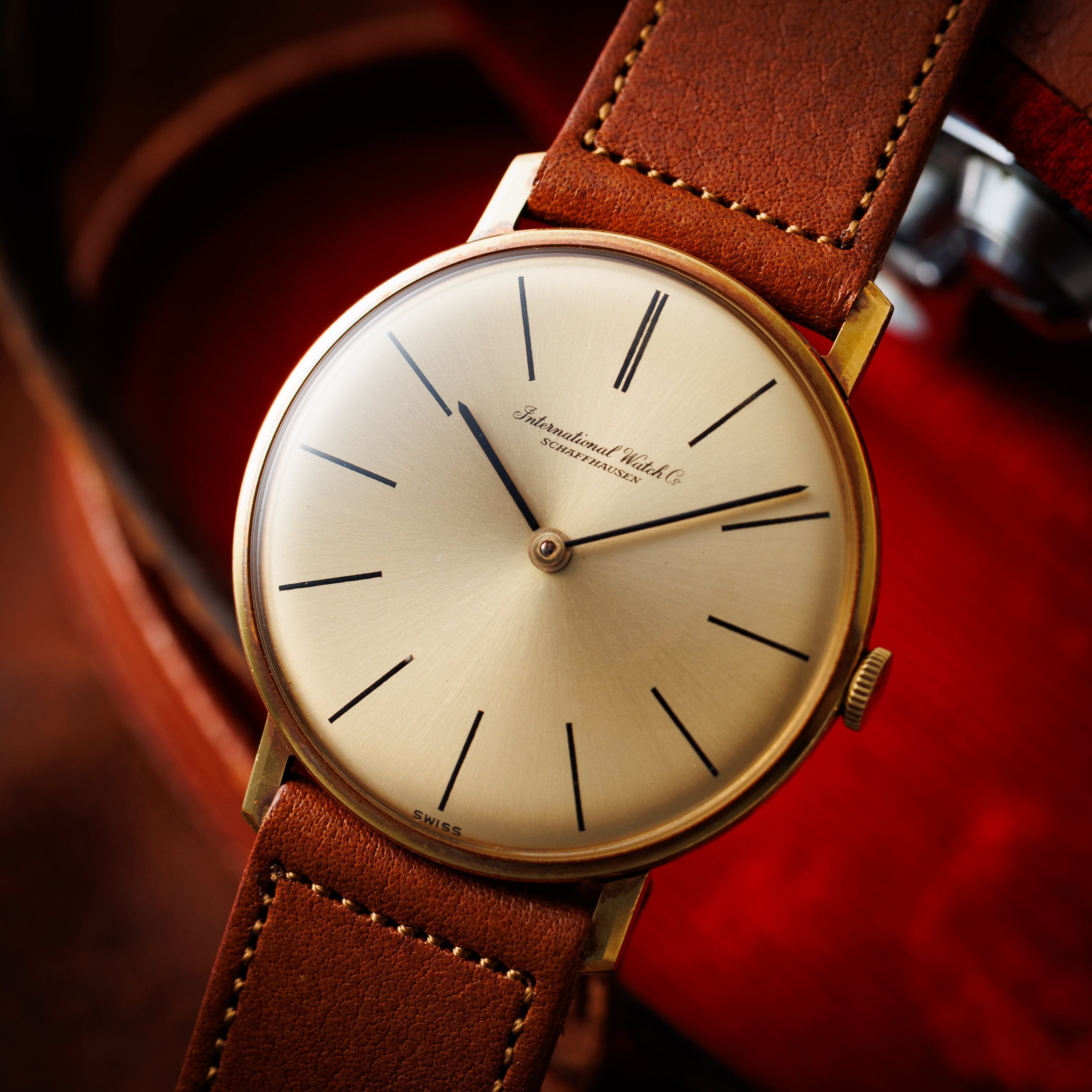 IWC 18金無垢ラウンドケース Ref.2500 1979年製 手巻き Cal.423 国際保証書付き