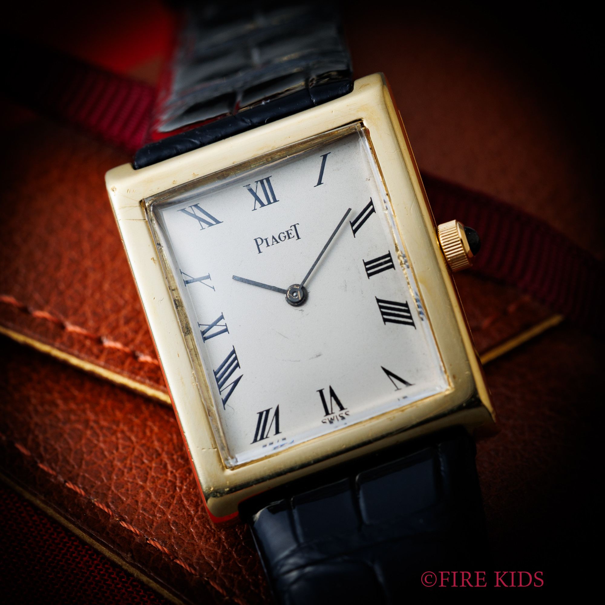 ピアジェ 18金無垢タンクウォッチ 1970年代製 ホワイトローマンダイアル 手巻