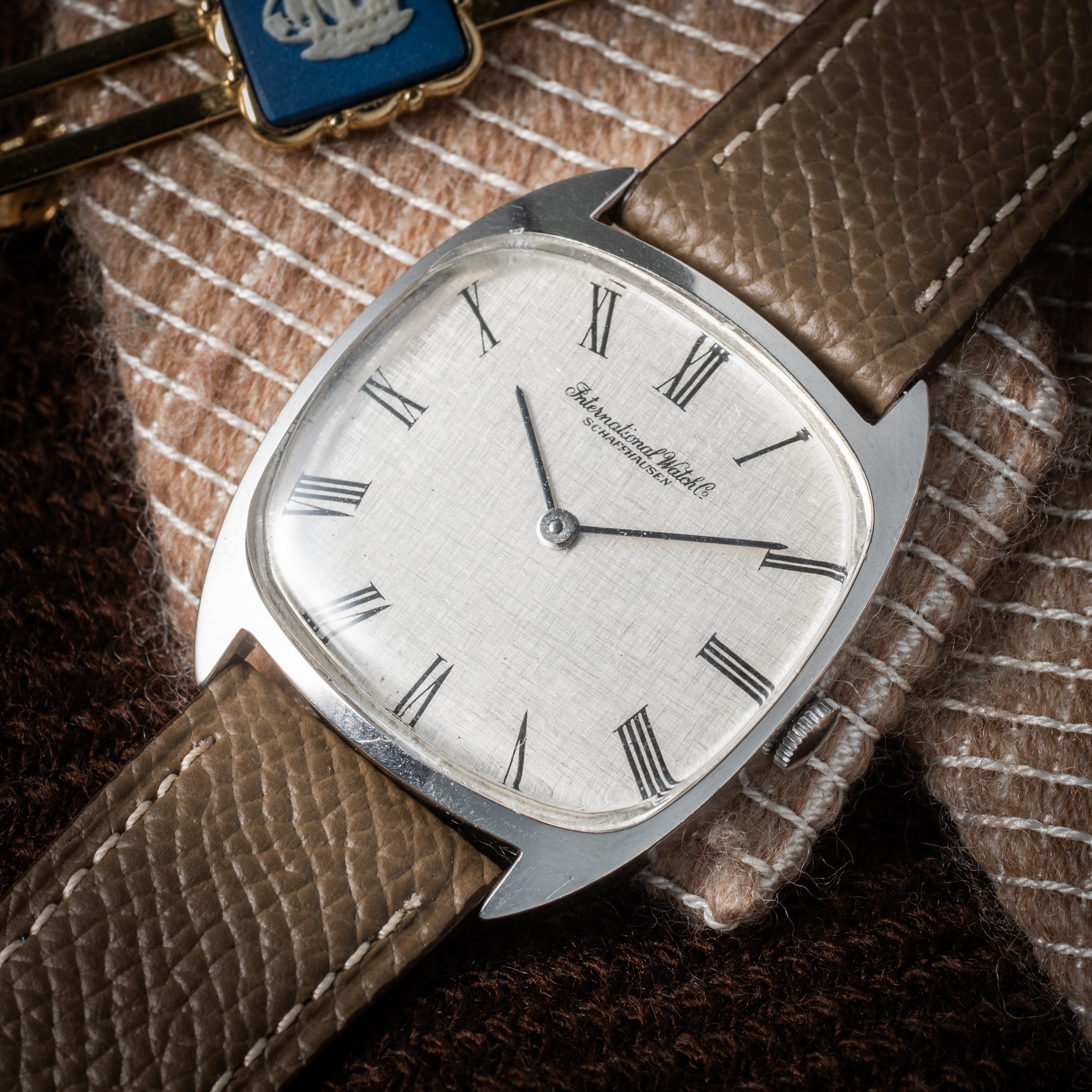 IWC テレビスクリーン 1974年製 Cal.423 手巻き ローマンリネンダイヤル 純正尾錠付き