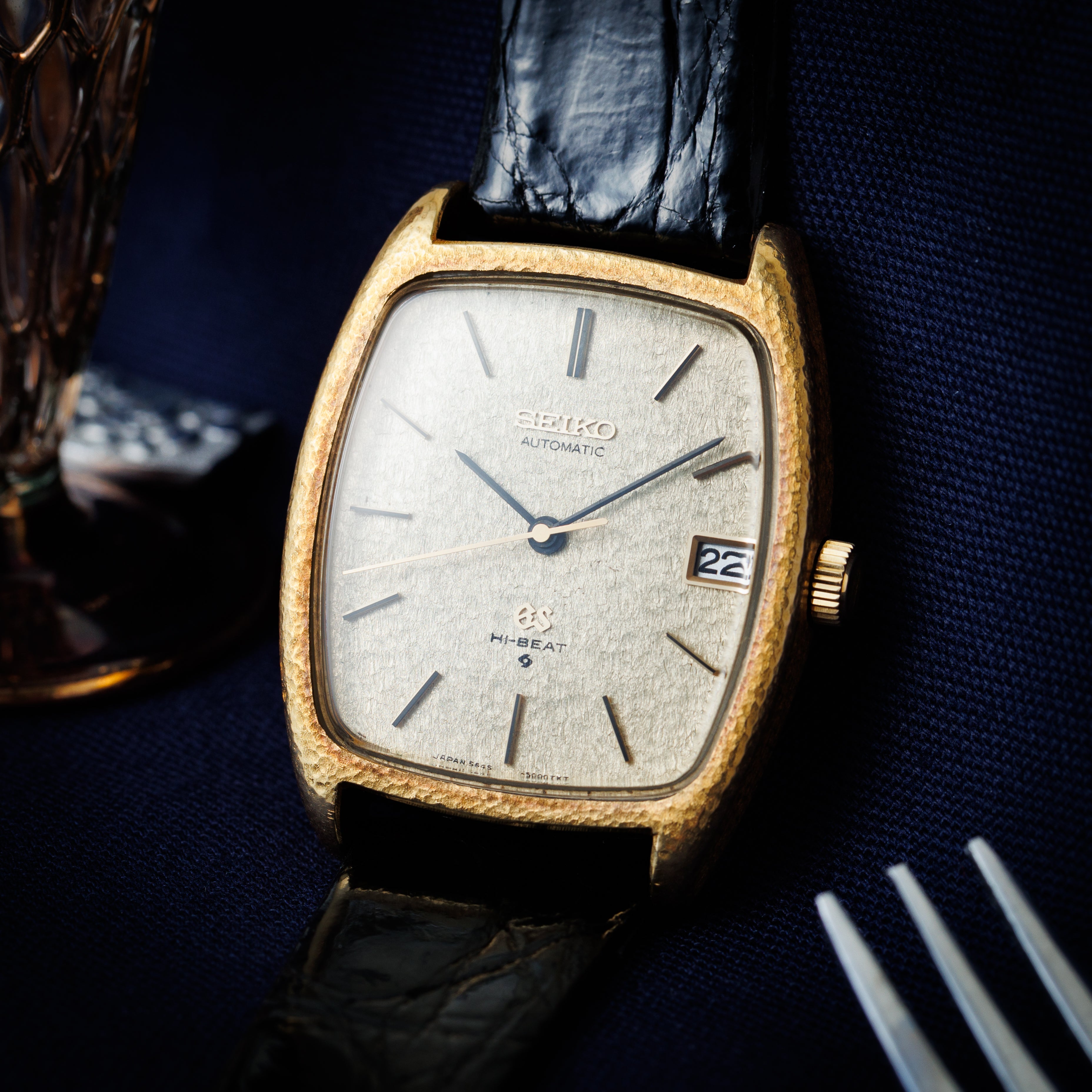 SEIKO 56GS 18金無垢トノーケース Ref.5645-5000 1973年製 自動巻きハイビート 槌目仕上げ