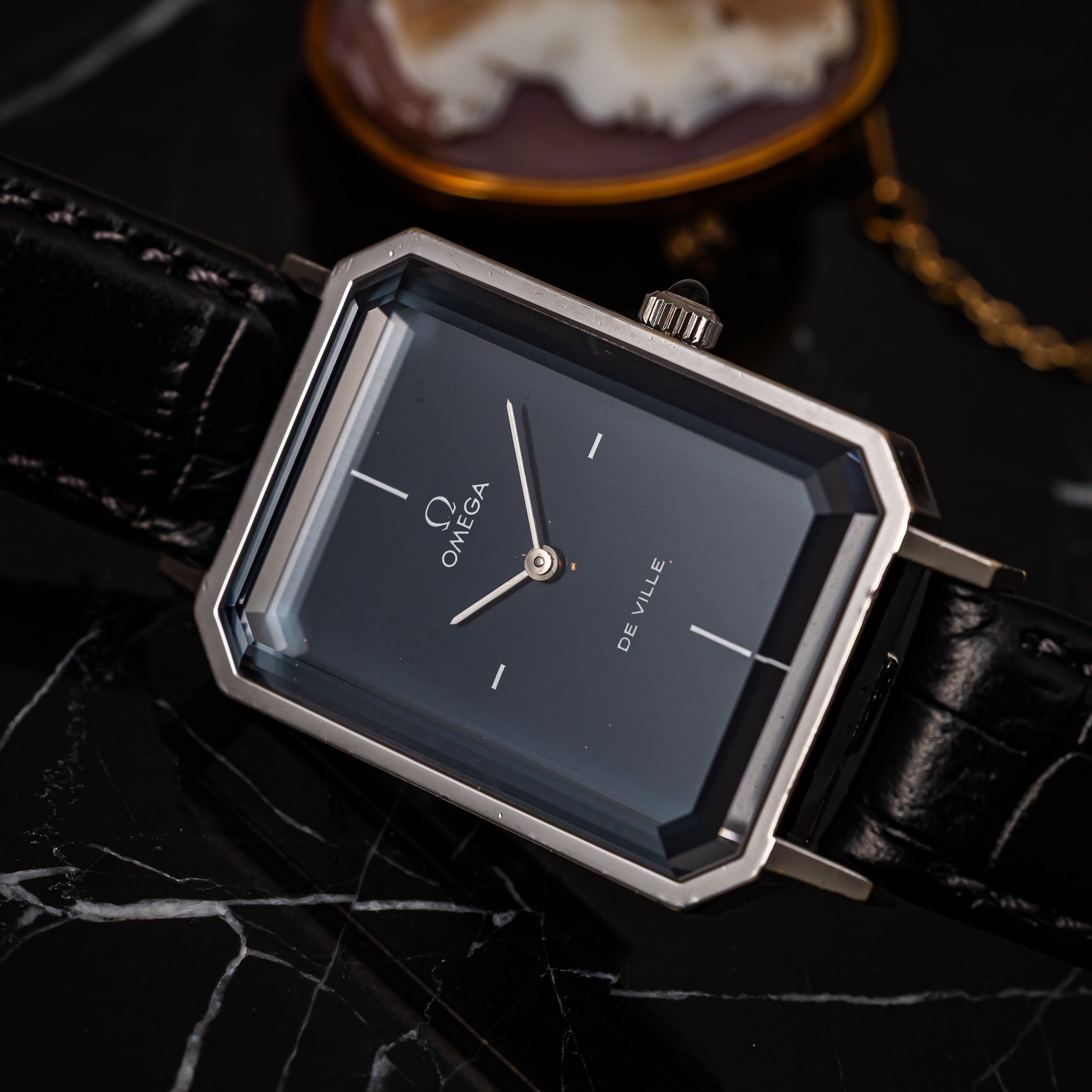 オメガ デ・ヴィル 角型 ブルーダイヤル 1972年製 手巻き カットガラス