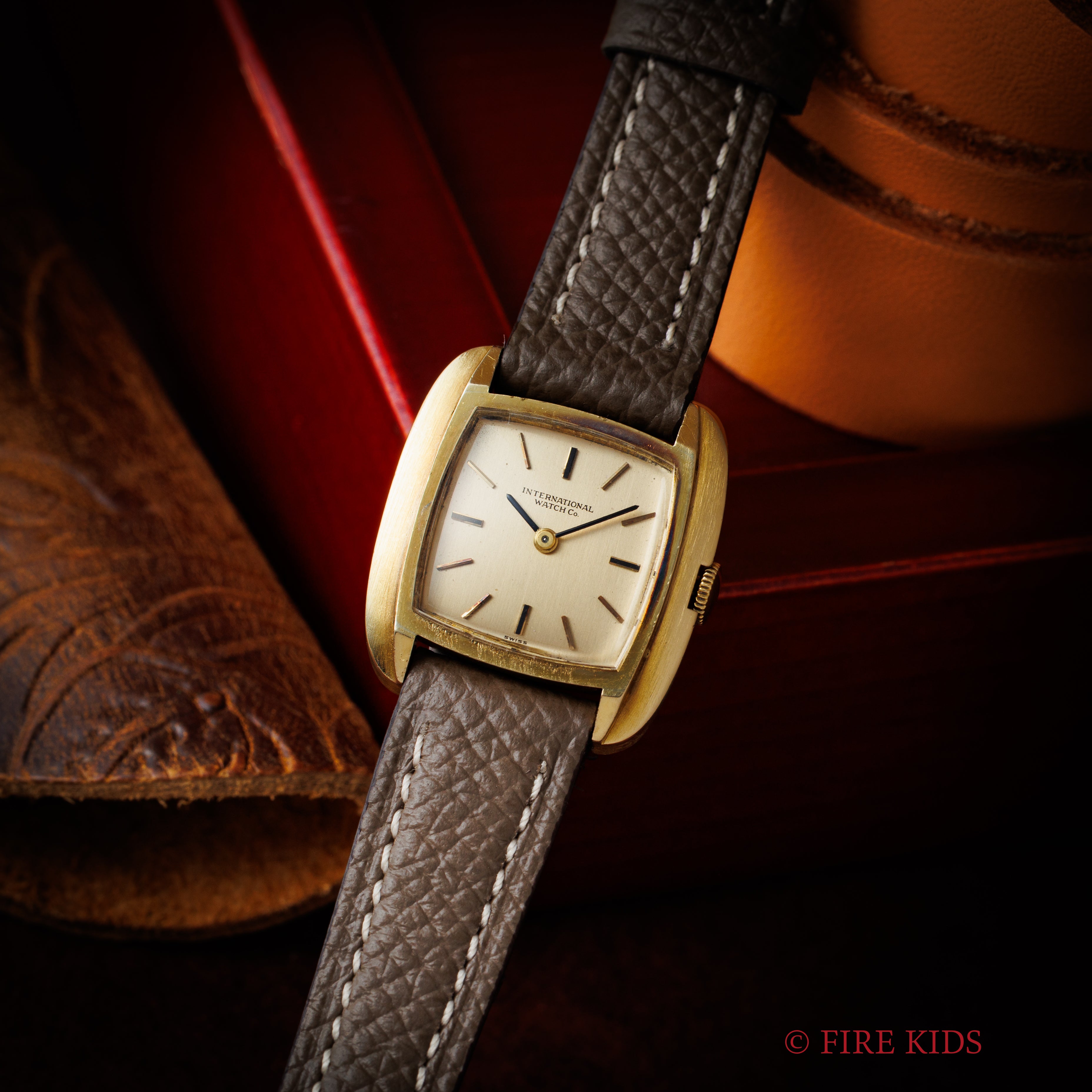 IWC レディース 18金無垢トノーケース 1969年製 手巻き Cal.431 ノンデイト