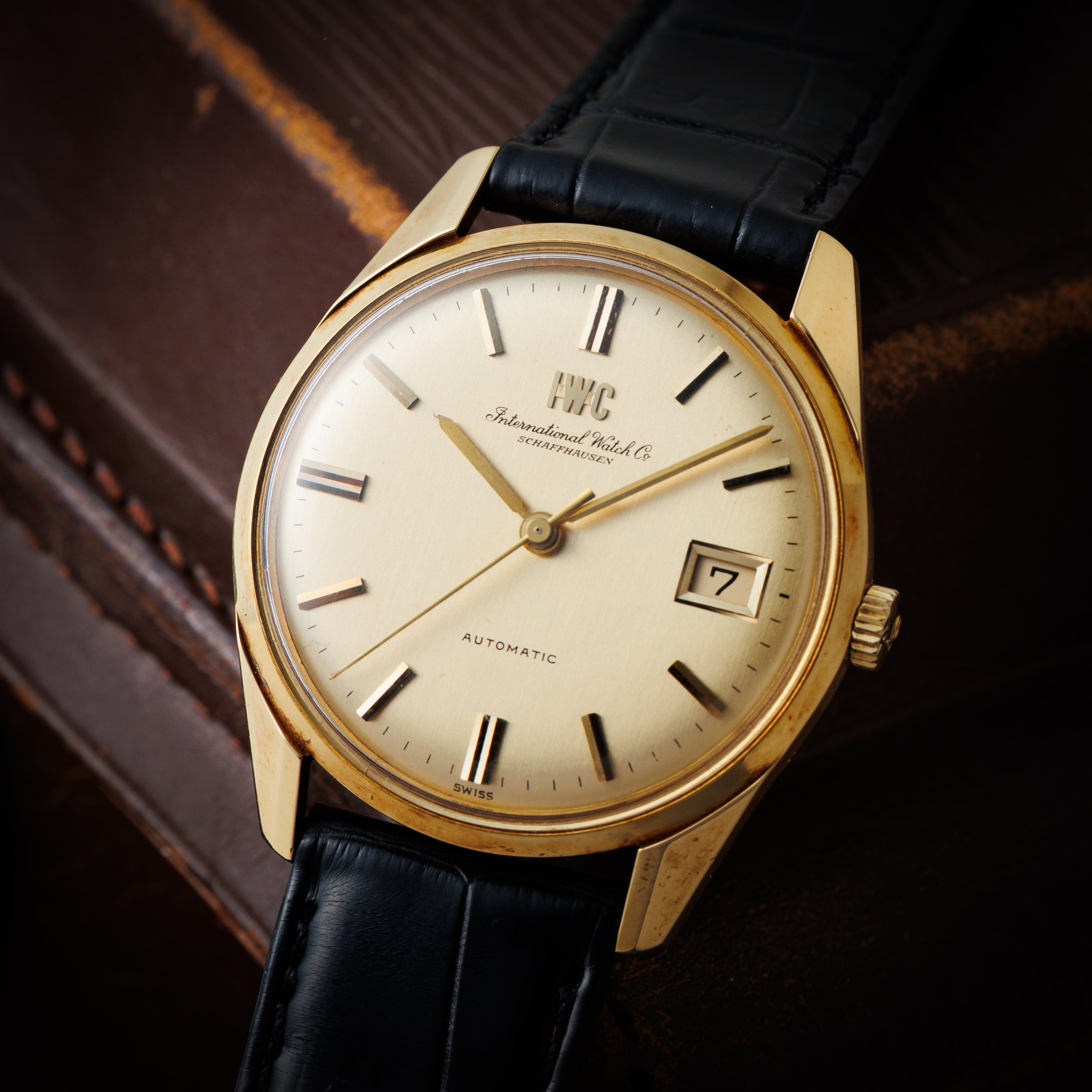 IWC ラウンドケース 1969年製 Ref.R810A 18金無垢 自動巻き Cal.8541B 純正革ベルト、尾錠付き