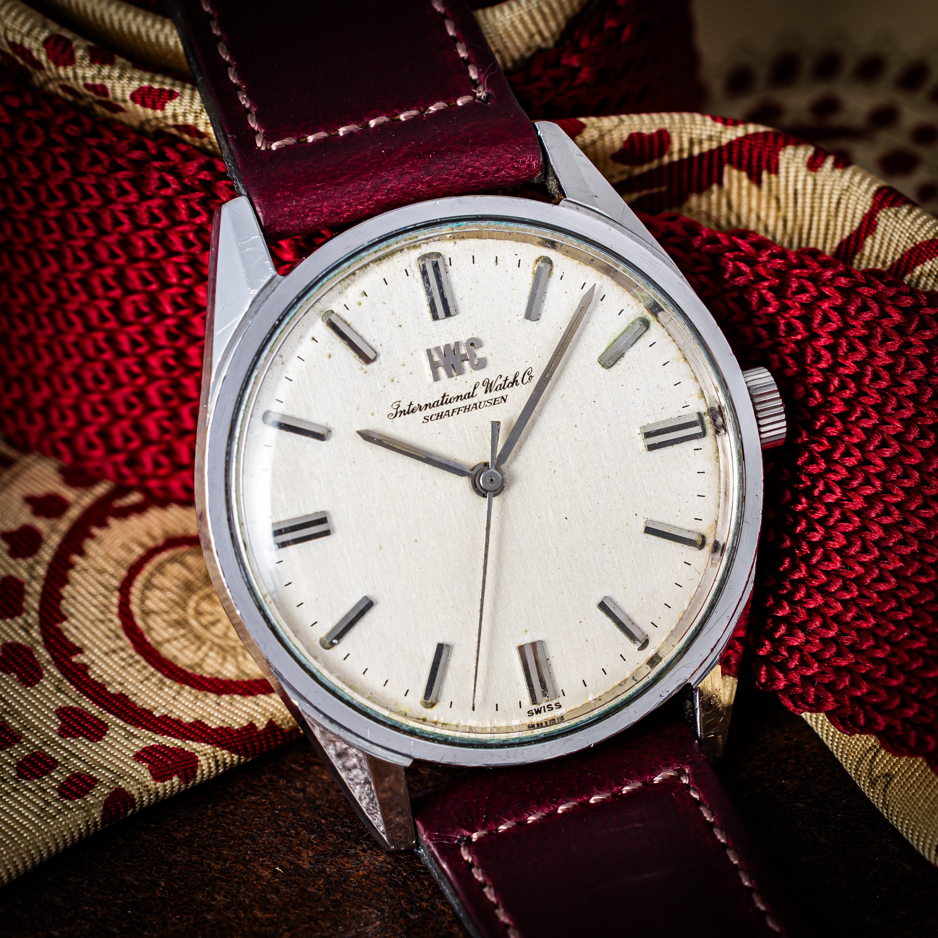 IWC ラウンド 1970年製/昭和45年製 Ref.810 手巻き Cal.89 スクリューバックケース お魚リューズ