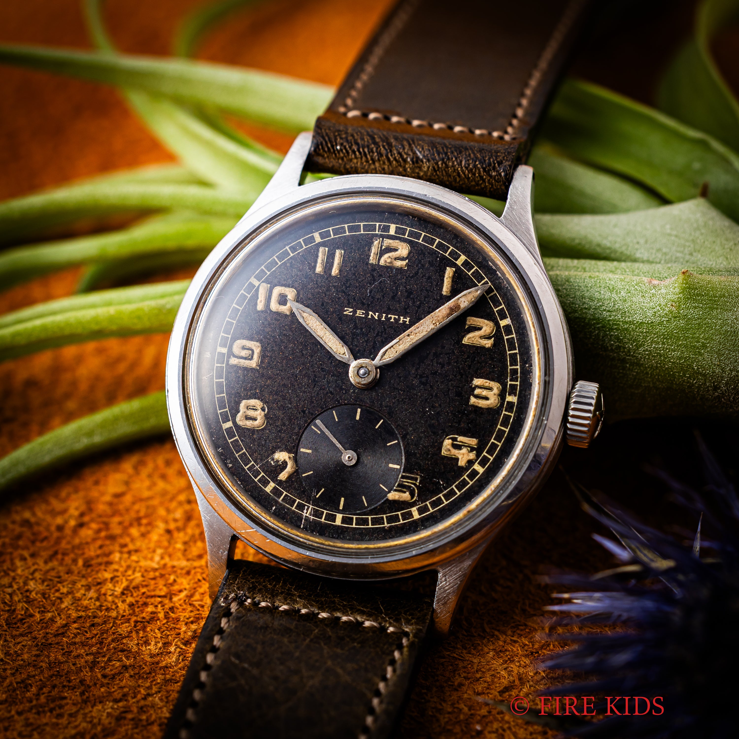 ゼニス ブラックアラビアダイヤル 1940年代製 耐震装置付き手巻 Cal.106‐7