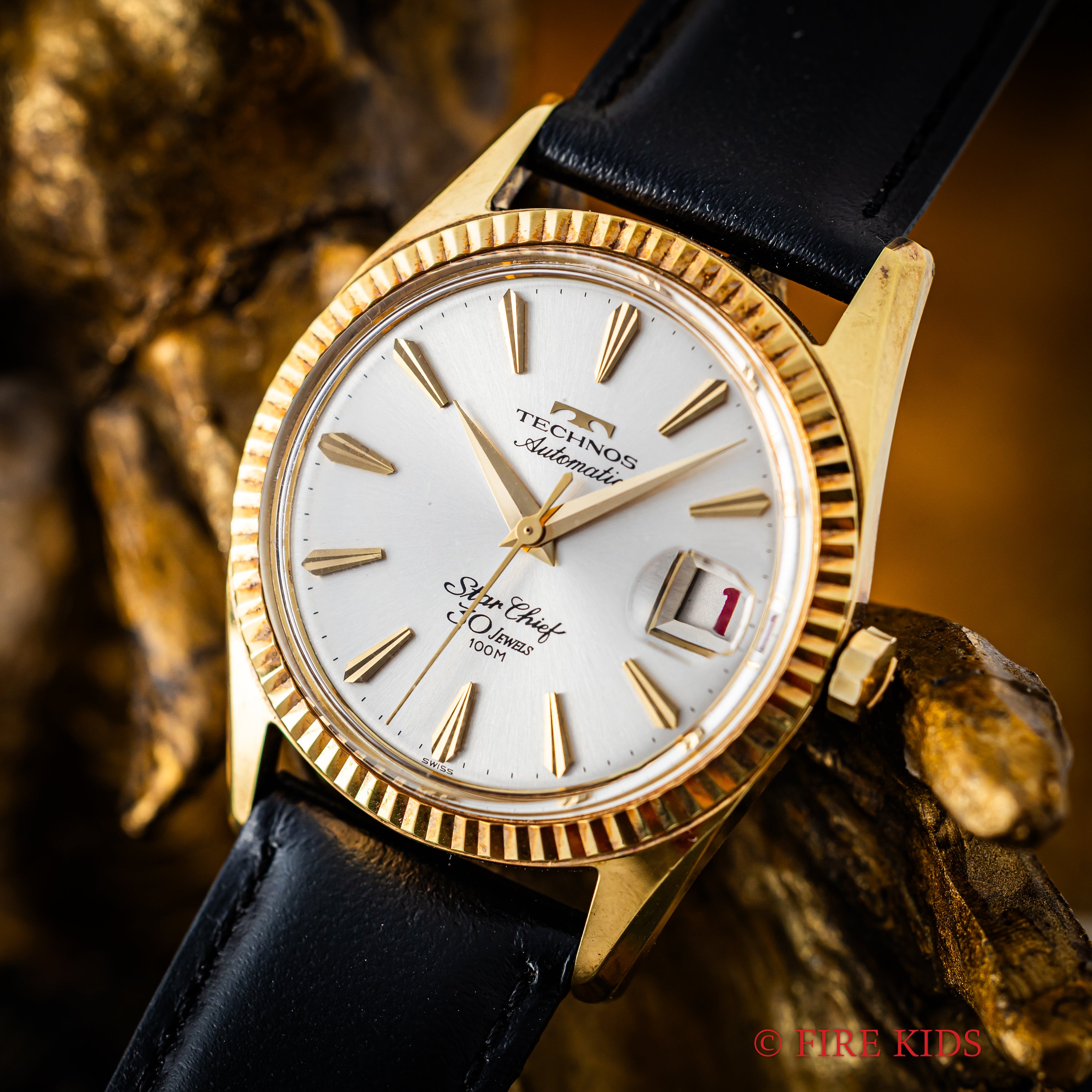 テクノス スターチーフ 赤カレンダー 1960年代製 未使用美品 30石自動巻き