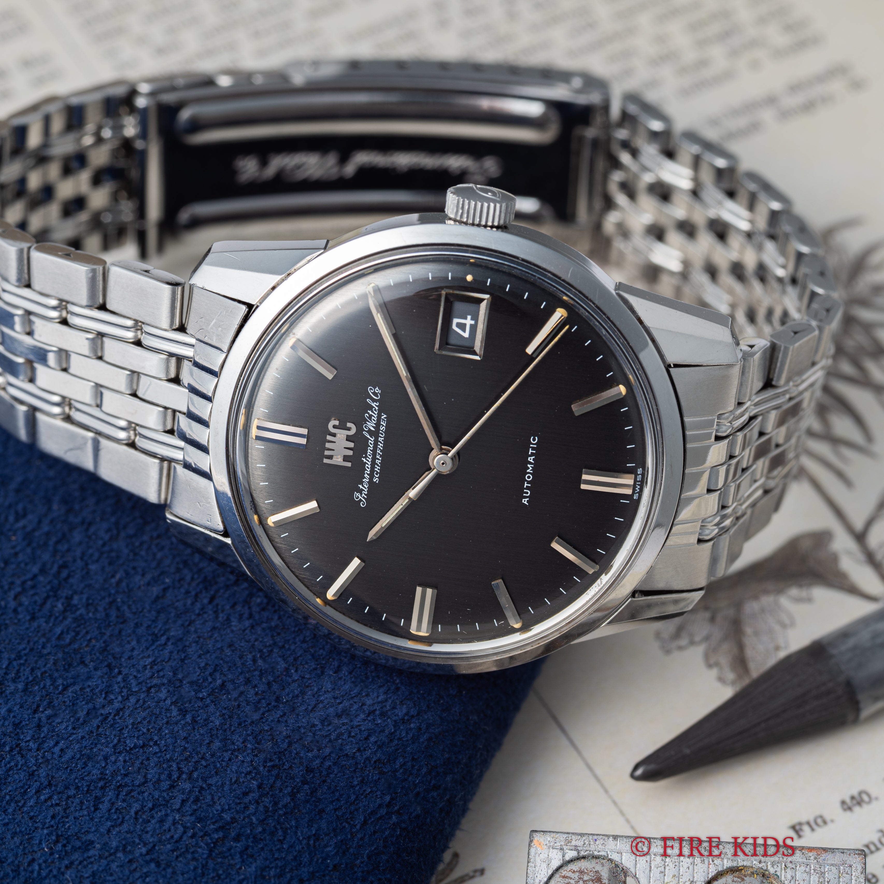 IWC 1970年製（昭和45年製） グレー文字盤ラウンドケース 自動巻き R810AD Cal.8541 純正ステンレスブレス