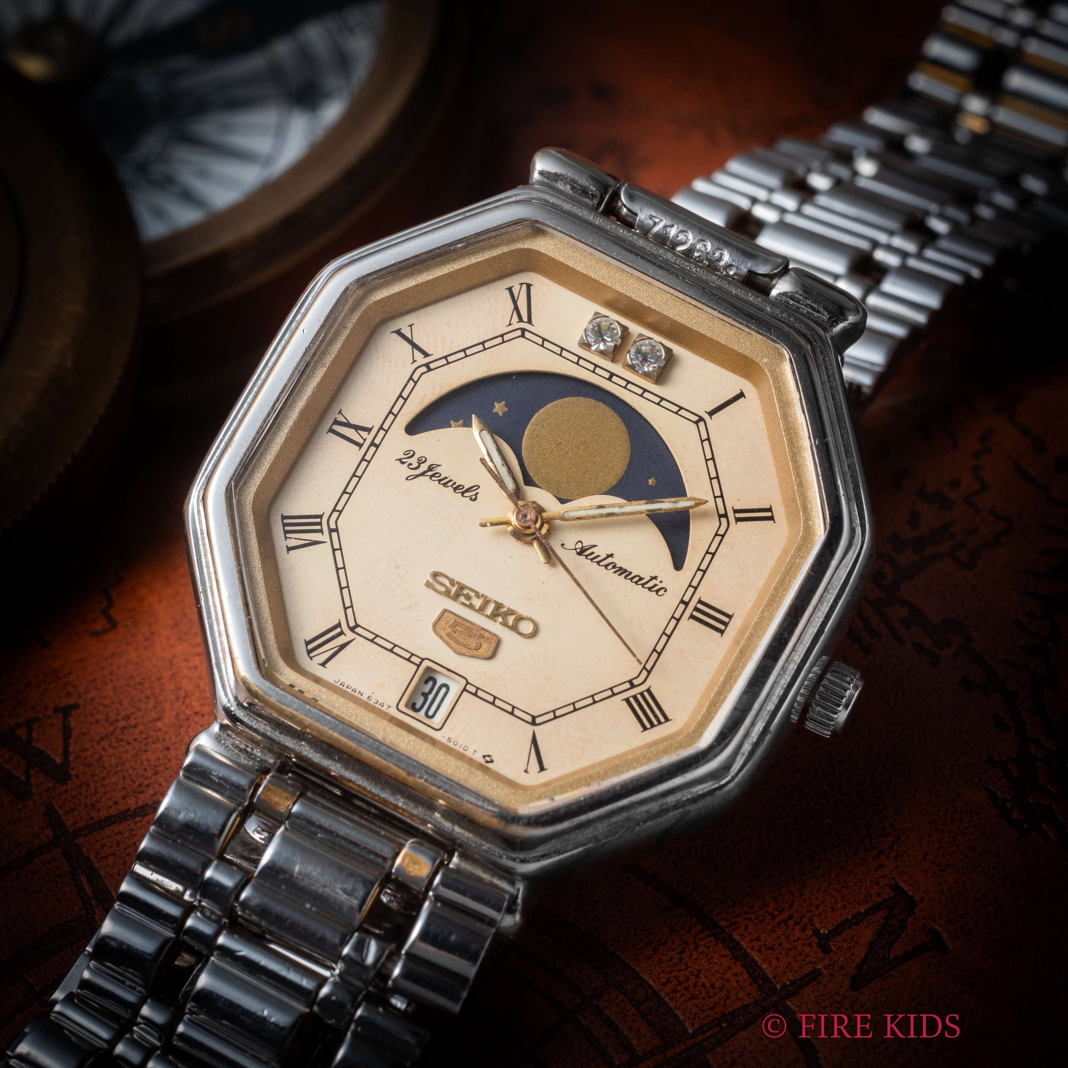 セイコー ファイブ ルナカレンダー 1985年製 希少アイボリーローマンダイヤル 自動巻 純正ブレス