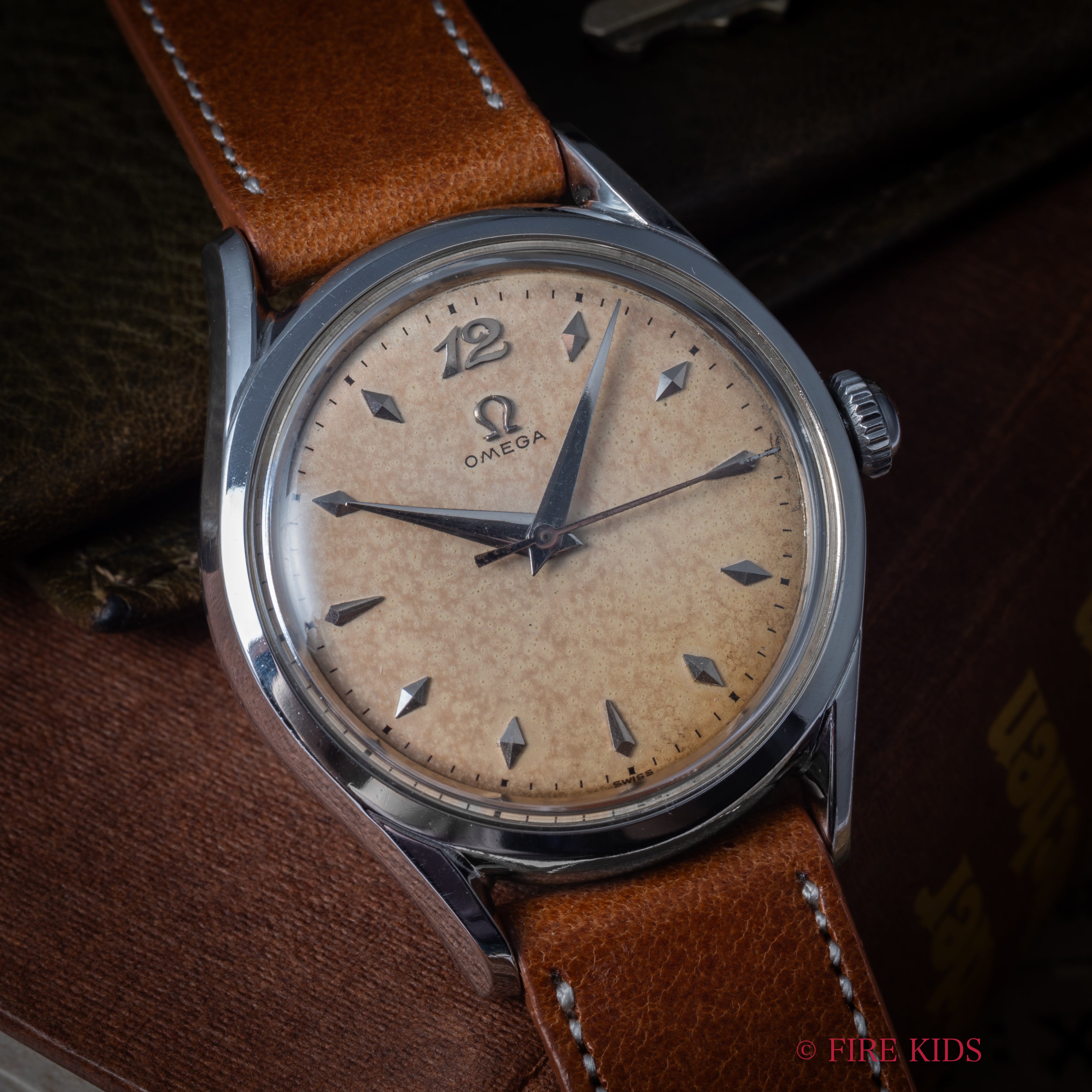 オメガ ラウンドケース ツイストラグ 手巻き 1950年製(昭和25年製） Ref.2667-1 Cal.420