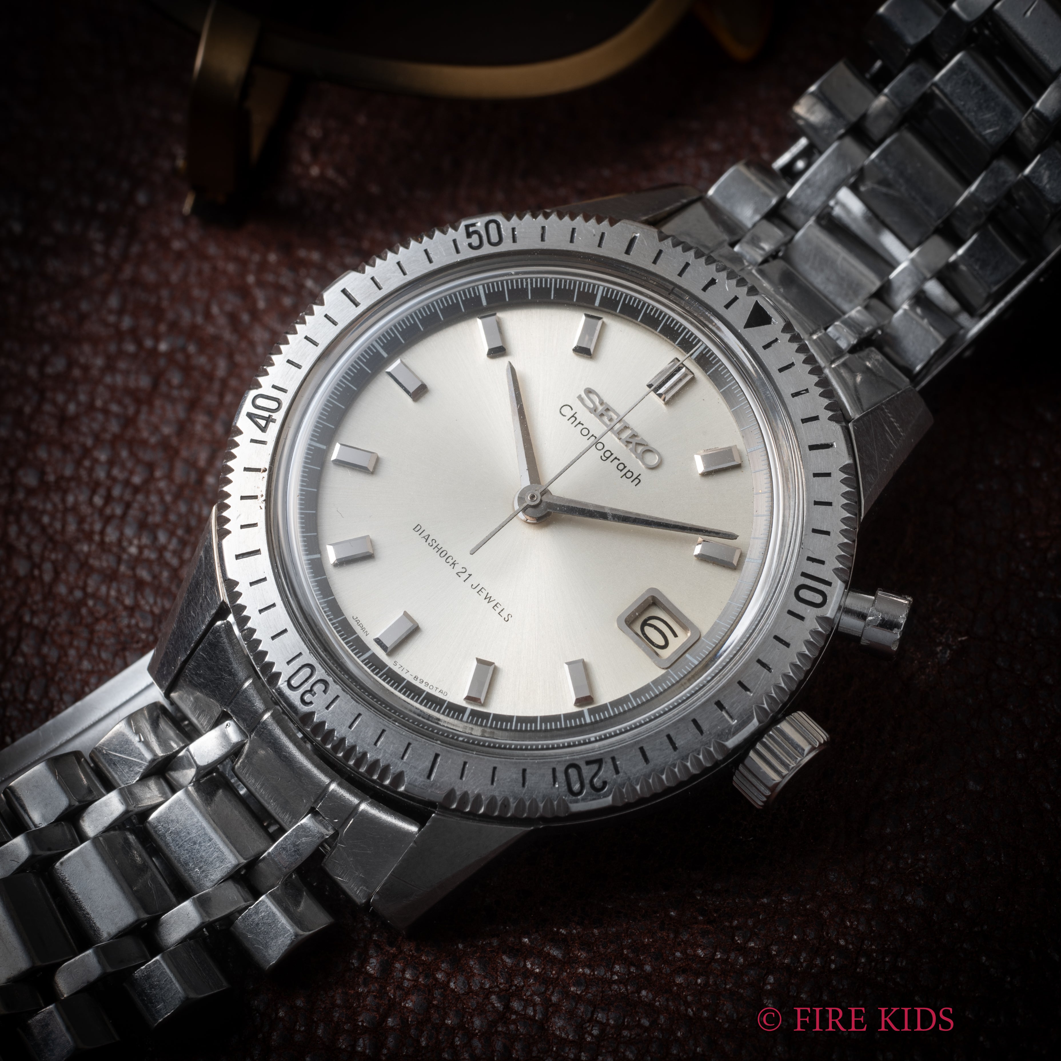 セイコー ワンプッシュクロノ 1964年製 Ref.5717-8990 手巻き カレンダー付き ステンレスベゼル 純正ブレス付き