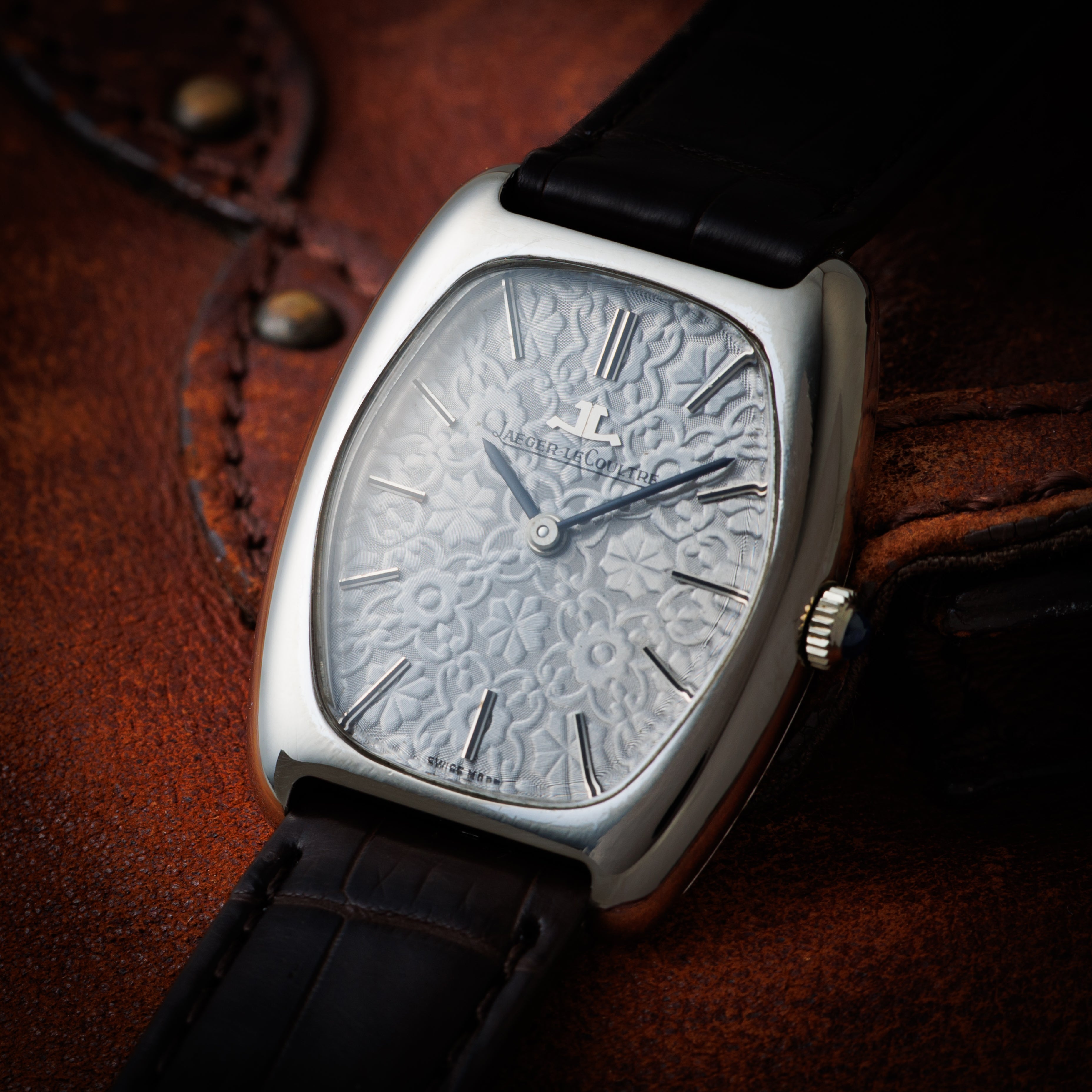 ジャガー・ルクルト 18金無垢 フラワーモチーフダイヤル 1970年代 トノー型 手巻き Ref.9048.22