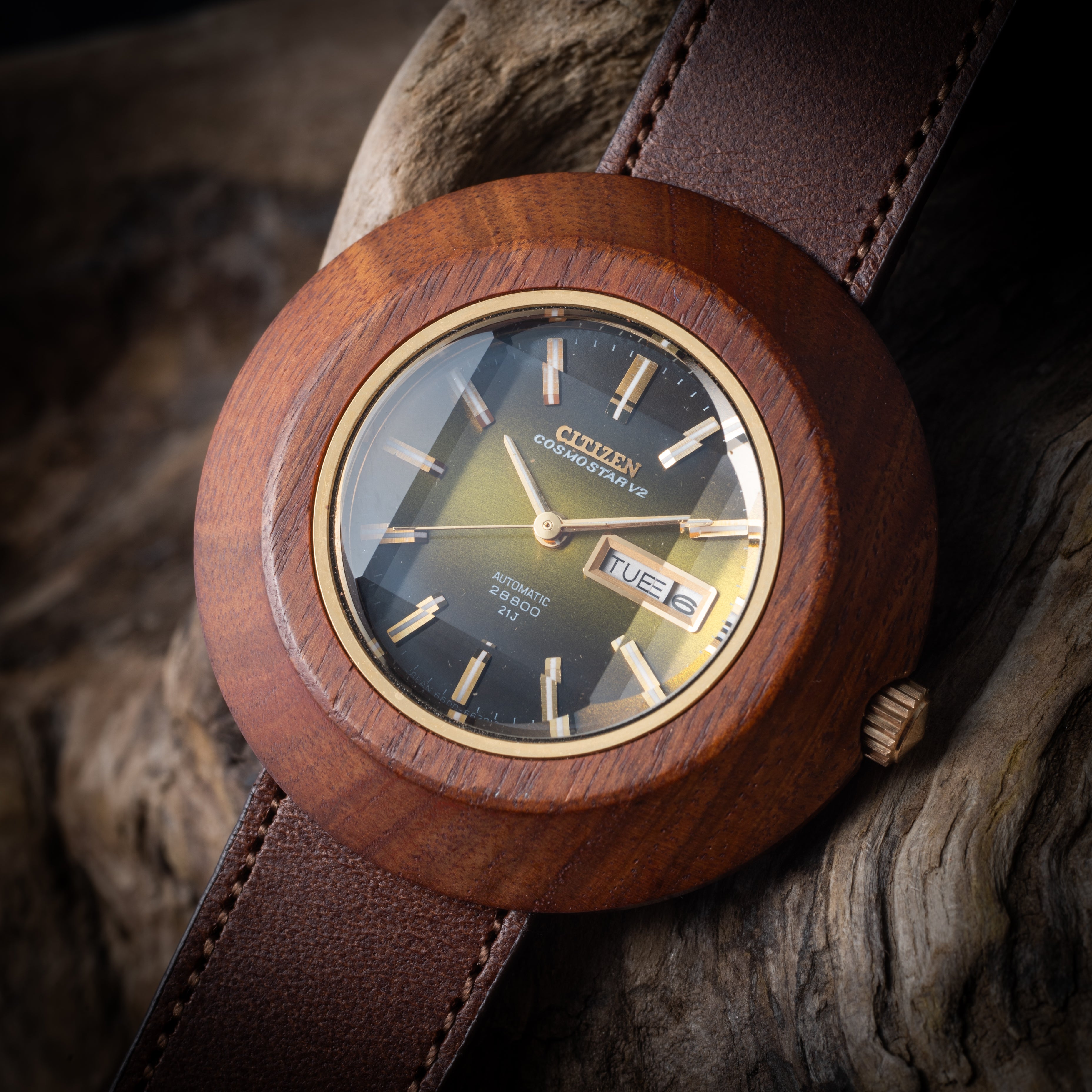 シチズン コスモスターV2 アフロクラフトケース（木製）青虎目文字盤 ハイビート自動巻き	1973年製 未使用品