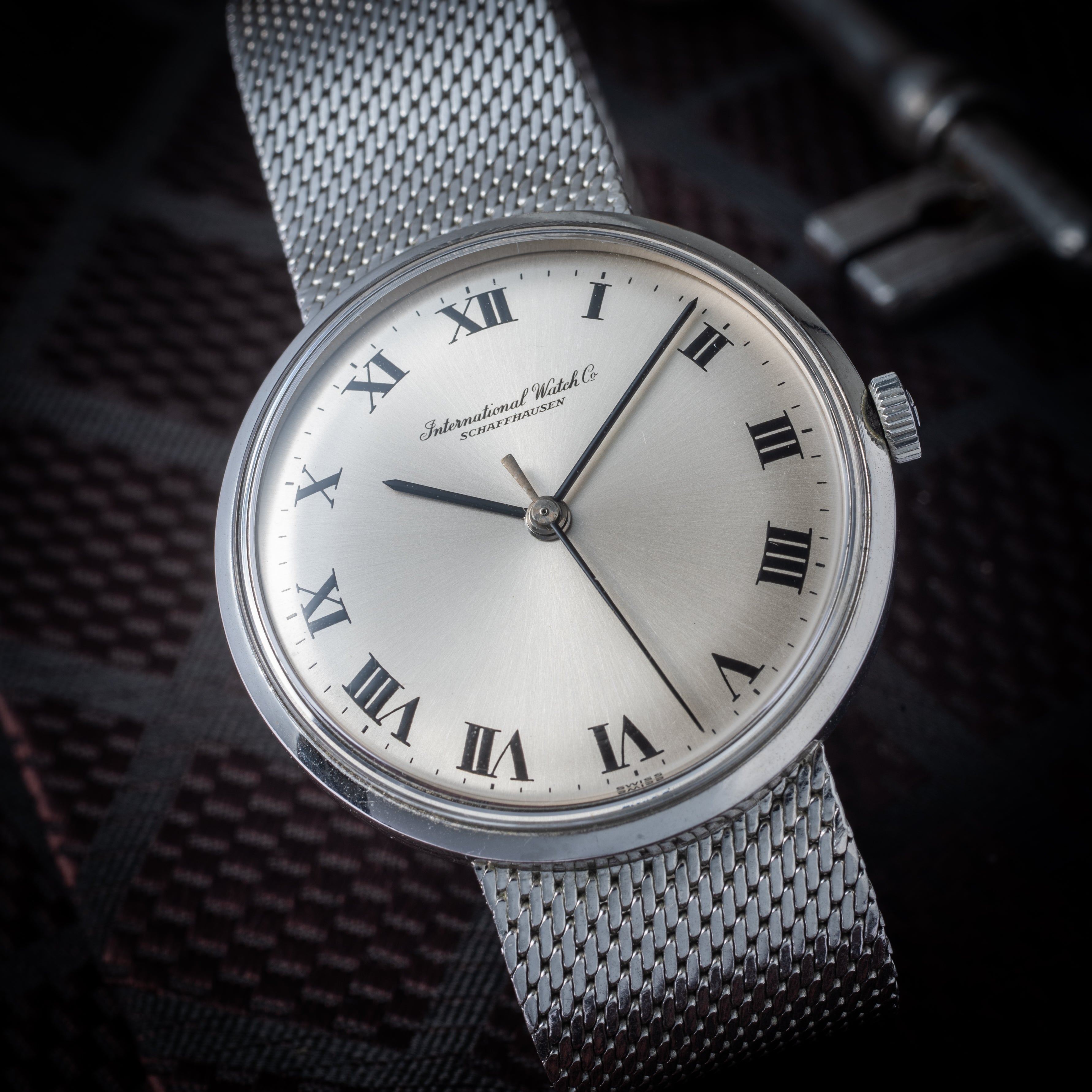 IWC ラウンドケース ローマンダイヤル 1973年製 手巻き Cal.403 お魚リューズ