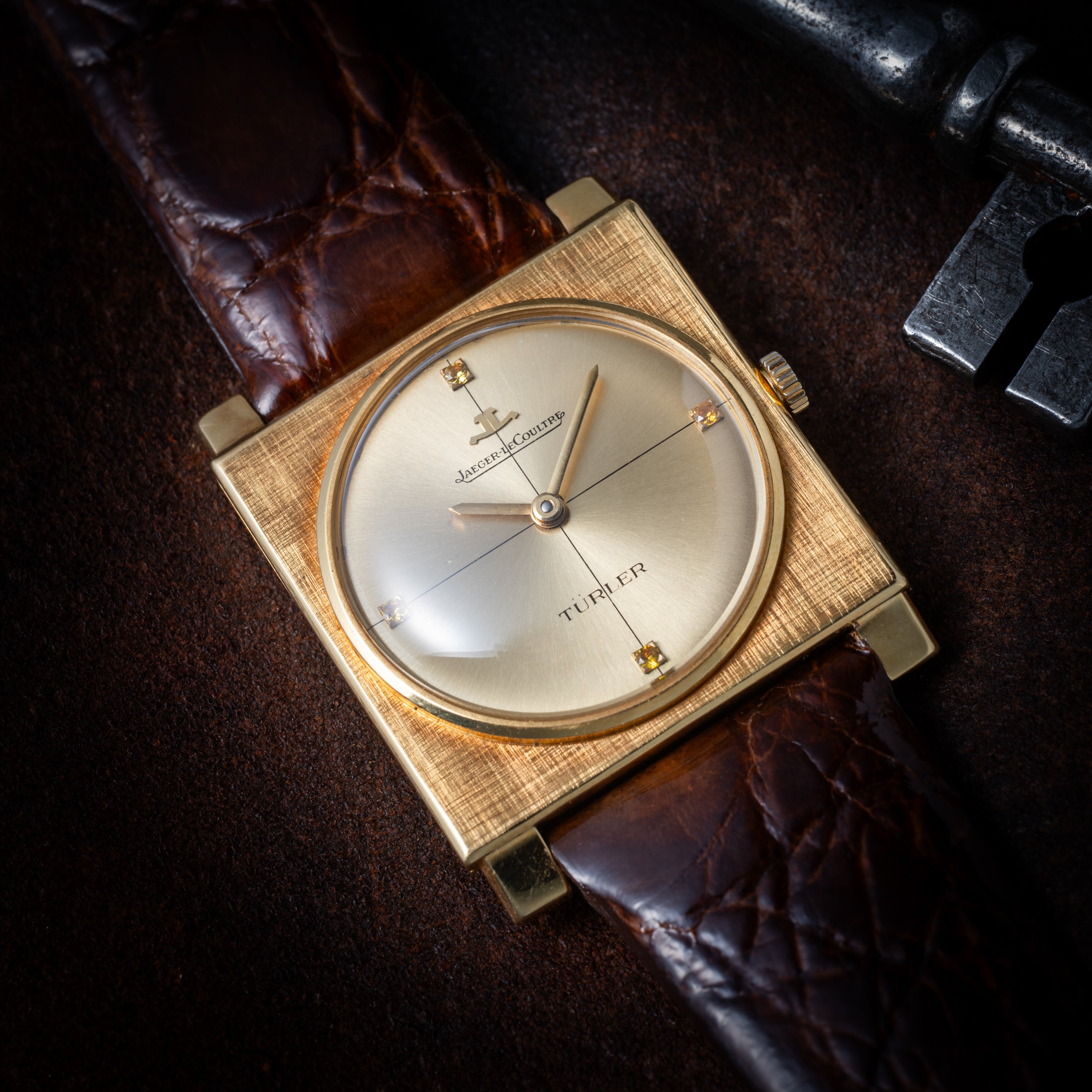ジャガー・ルクルト 1960年代製 スクエア 手巻き 18金無垢 Ref.1949 イエローストーン