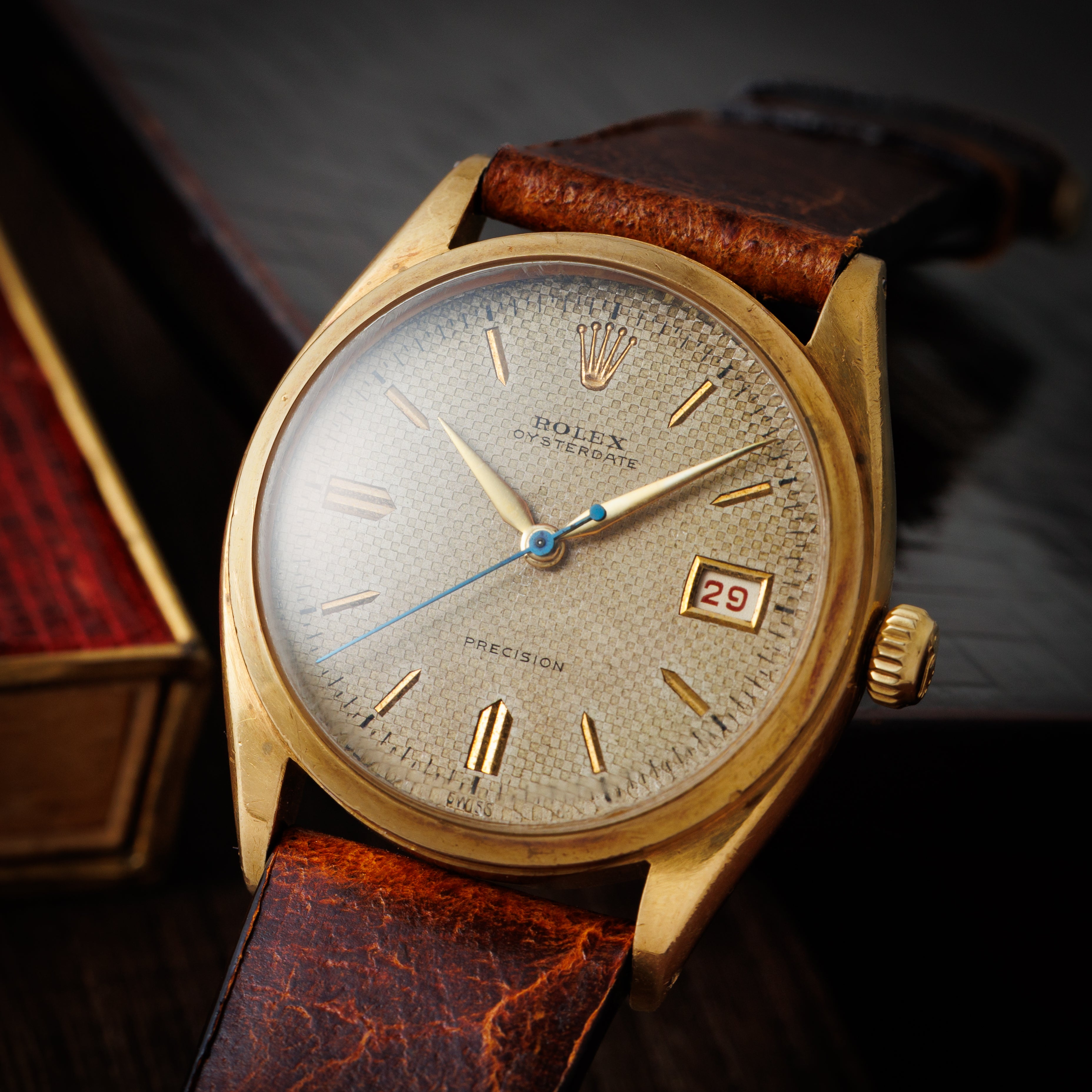 ロレックス 18金無垢オイスターデイトファーストモデル 1951年製 18KYG ワッフル彫り込みダイヤル 赤カレンダー