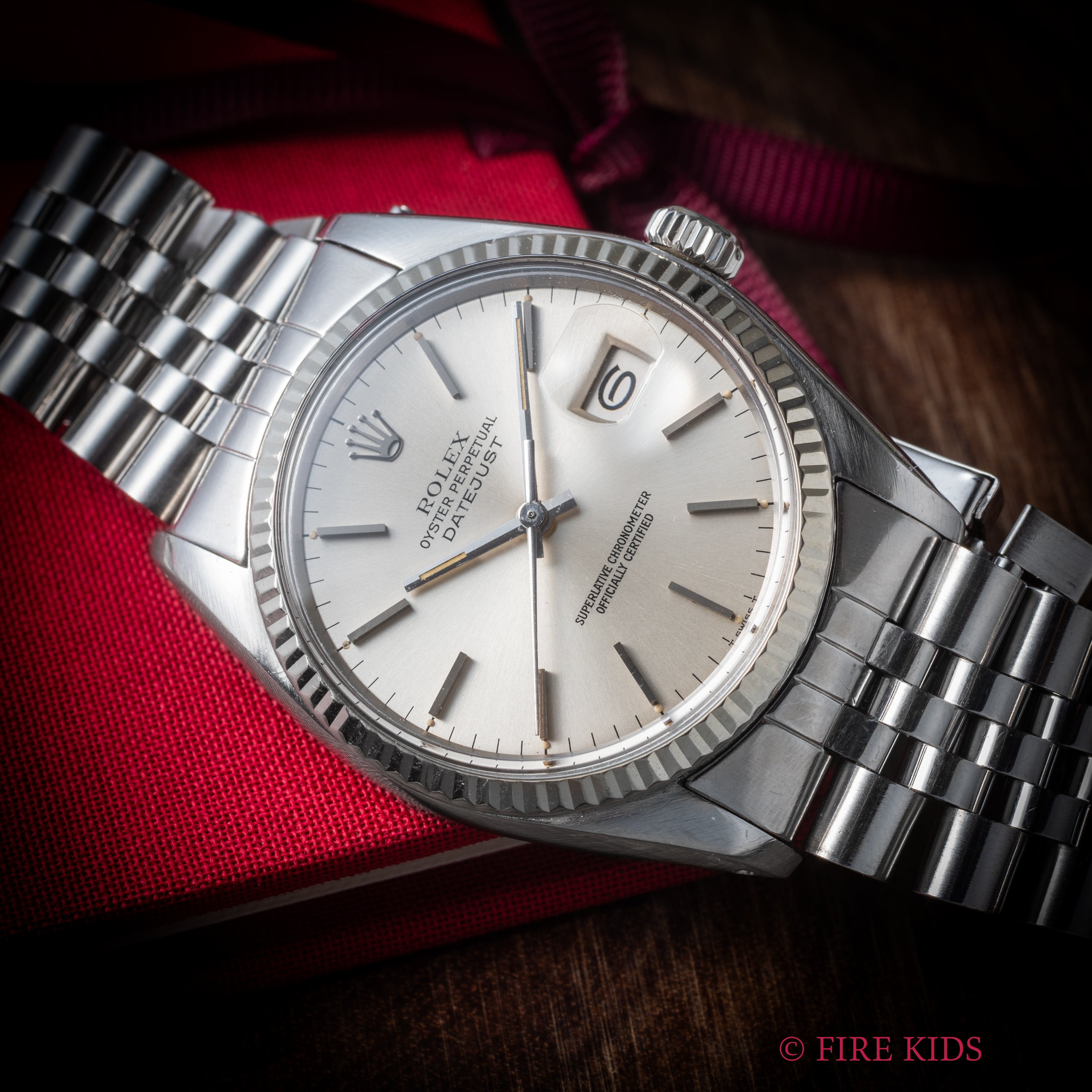 ロレックス デイトジャスト 1980年製 Ref.16014 シルバーダイヤル WGベゼル 箱、ギャラ、タグ、冊子付き