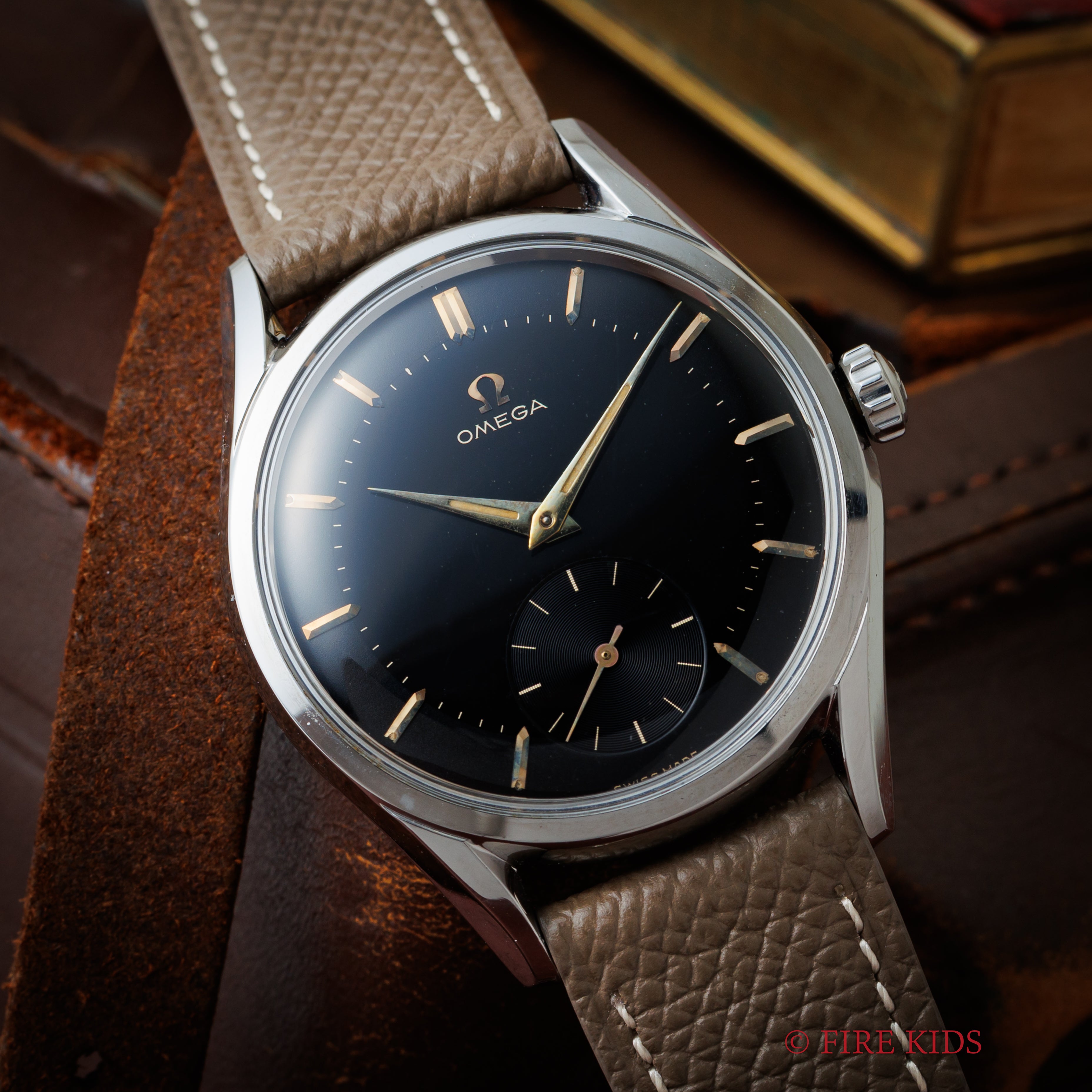 オメガ 30mmキャリバー 1956年製 ブラックミラーダイヤル 手巻き Cal.267