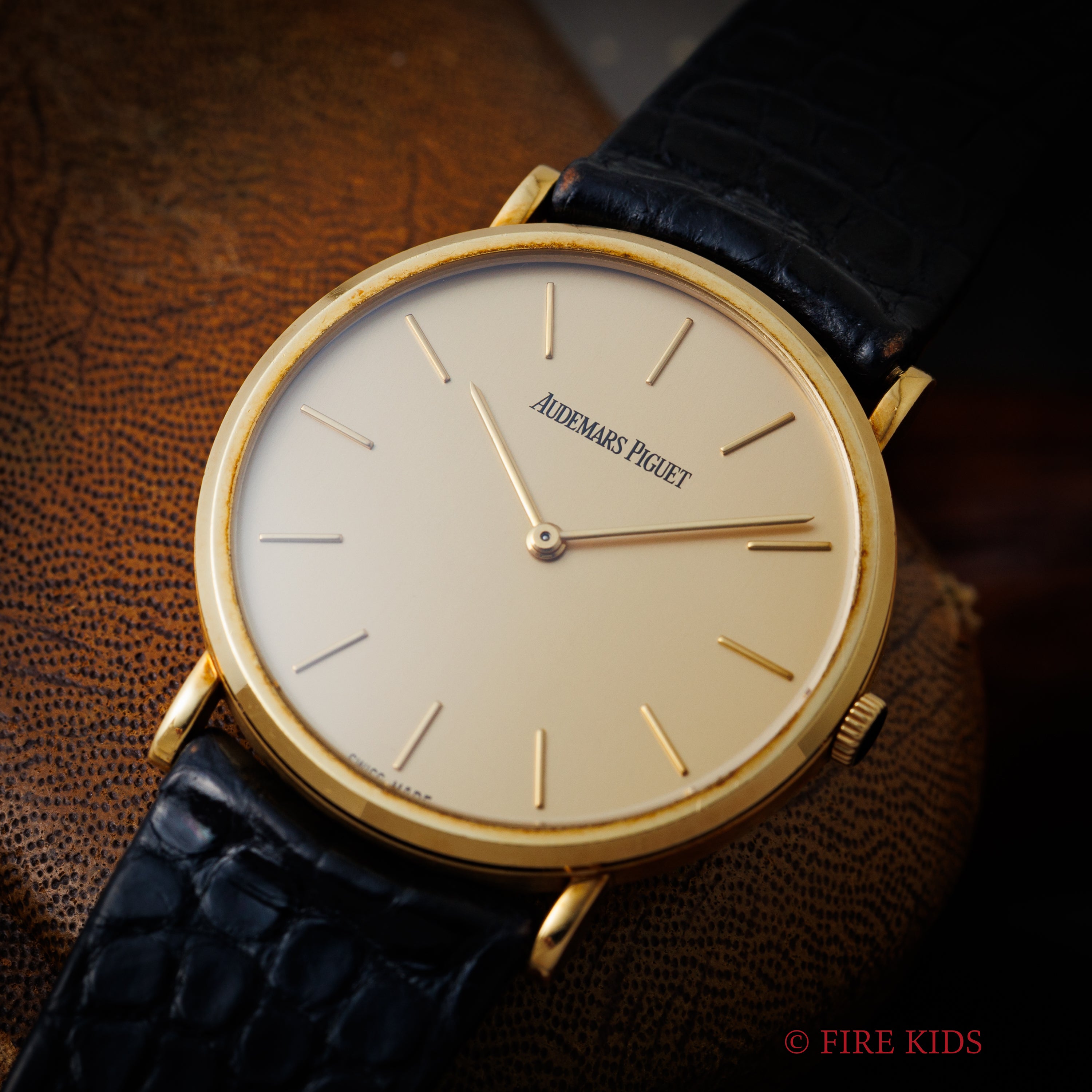 オーデマ・ピゲ 18金無垢イエローゴールドケース エクストラフラット 1990年代製 18金無垢純正尾錠付き