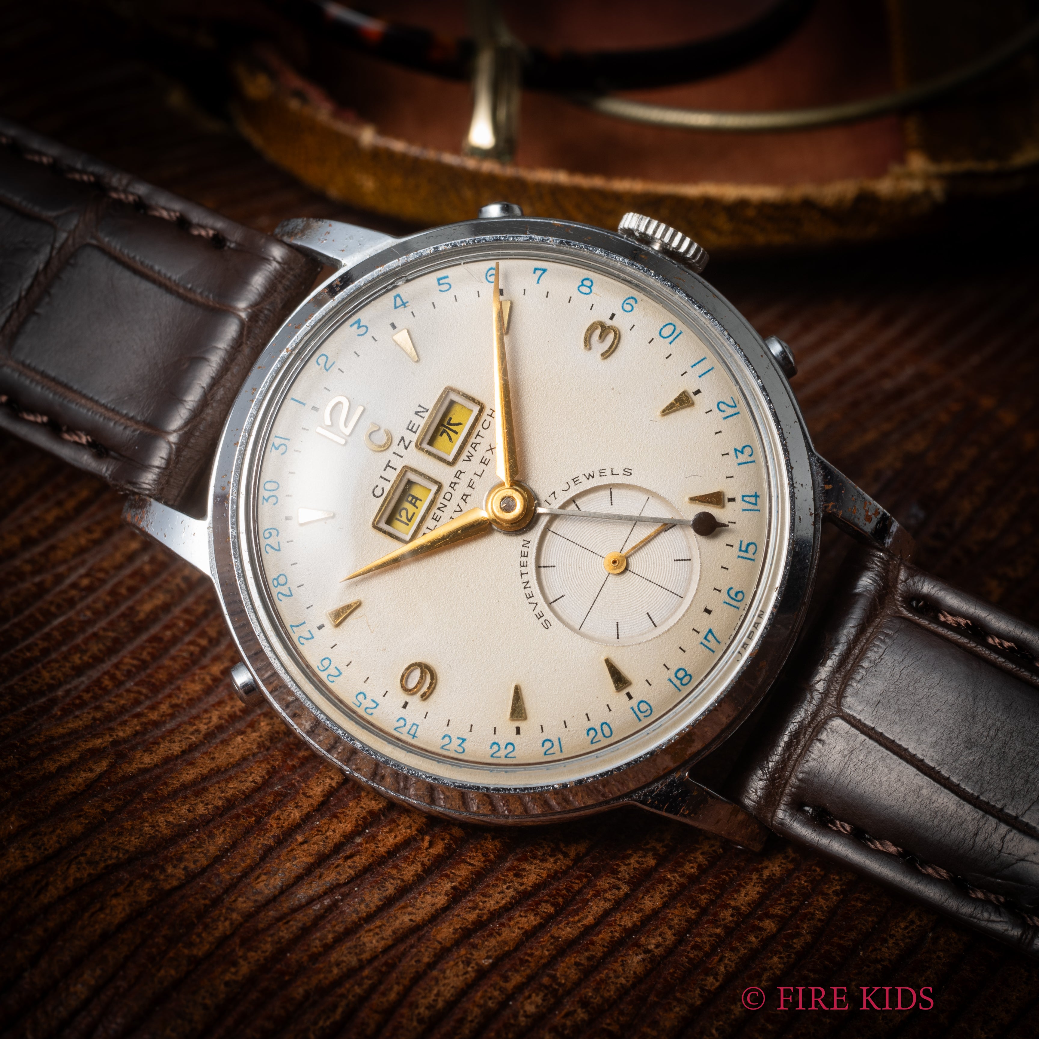 シチズン カレンダーウオッチ 1950年代製 手巻き スモセコ 国産初トリプルカレンダー