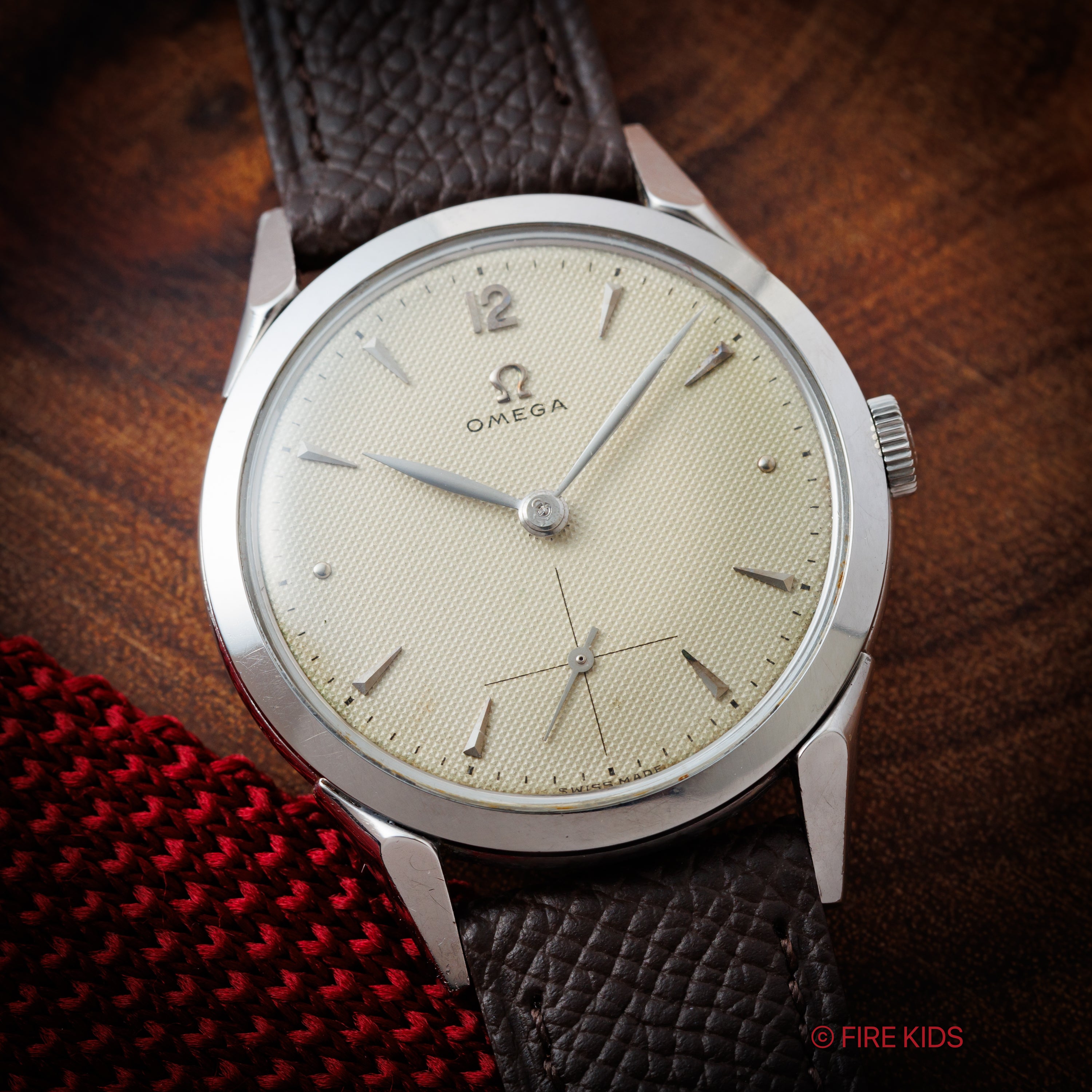 オメガ 30mmキャリバー搭載  スモールセコンド 手巻き Cal.266 1952年製