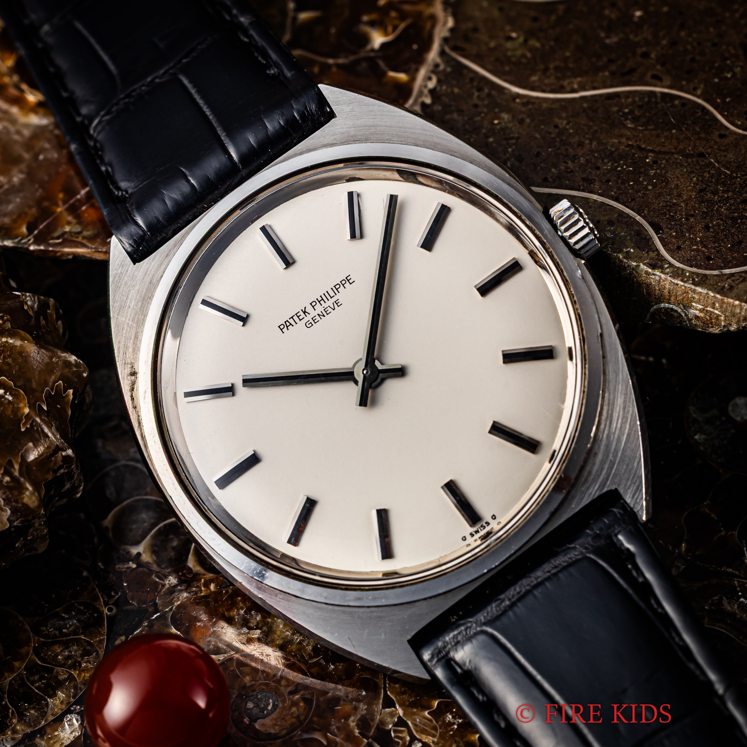 パテックフィリップ カラトラバ Ref.3574 ステンレスケース Cal.23-300PM ギャランティー、77年記載保証登録カード付き シグマダイヤル